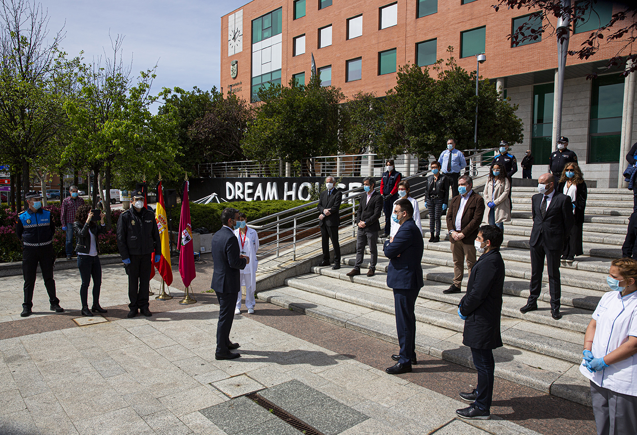 ALCOBENDAS RINDE HOMENAJE A LAS VÍCTIMAS DEL CORONAVIRUS ALCOBENDAS RINDE HOMENAJE A LAS VÍCTIMAS DEL CORONAVIRUS