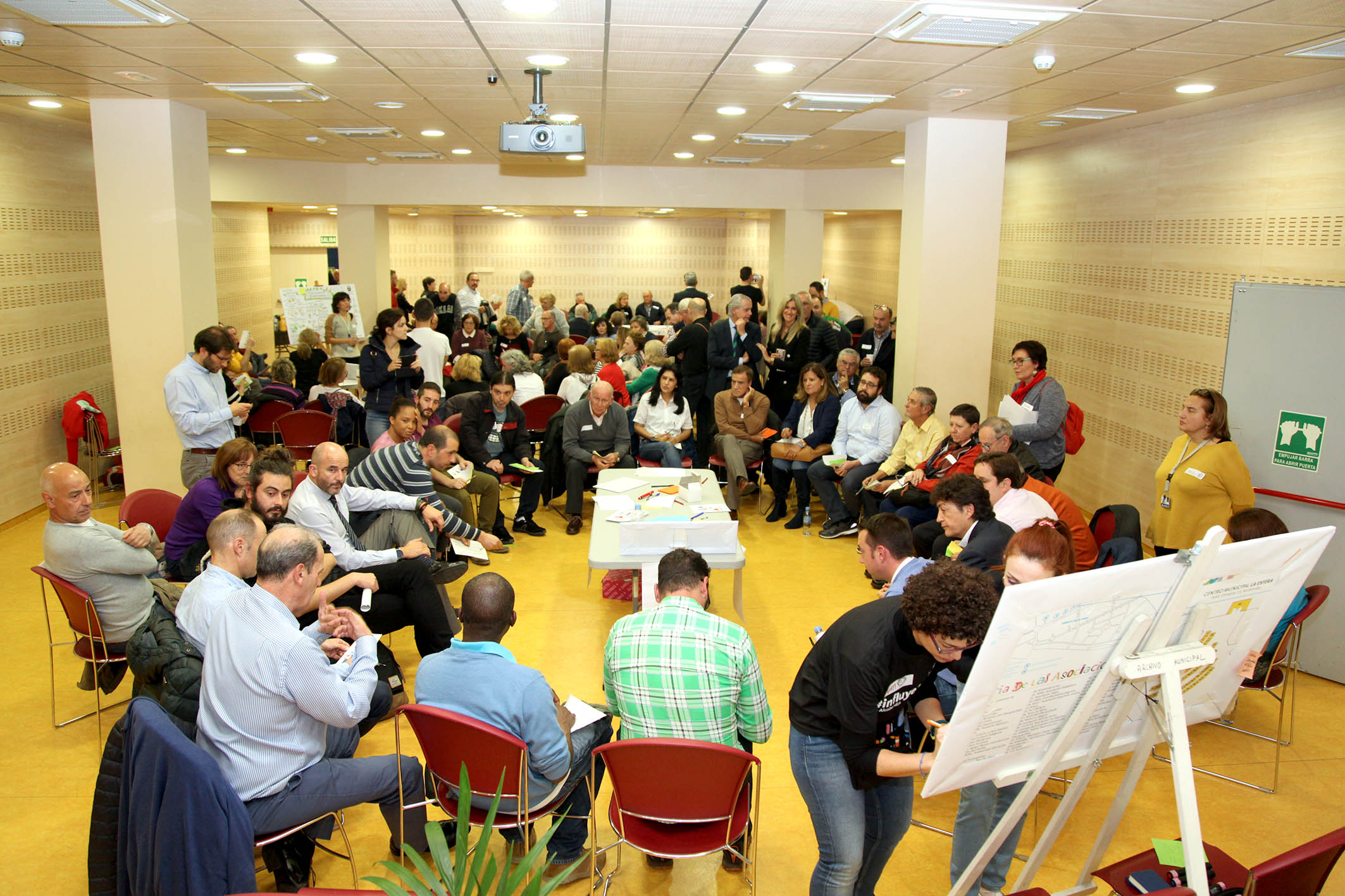 Alcobendas celebra la última de sus Asambleas de Distrito, la de Centro Alcobendas celebra la última de sus Asambleas de Distrito, la de Centro