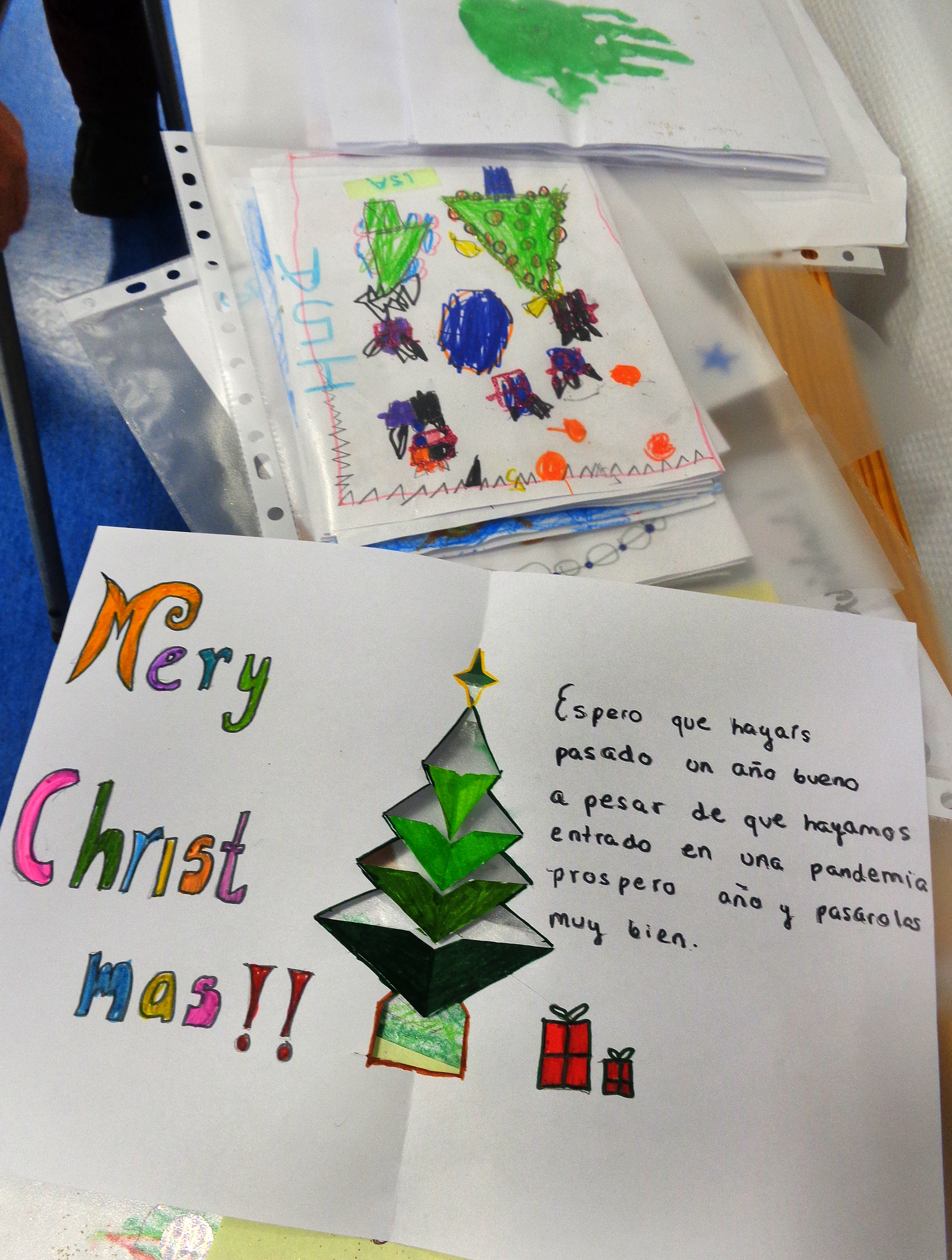 Más de 3.000 niños y niñas de Alcobendas escriben esta Navidad cartas a 800 personas mayores de la ciudad Más de 3.000 niños y niñas de Alcobendas escriben esta Navidad cartas a 800 personas mayores de la ciudad
