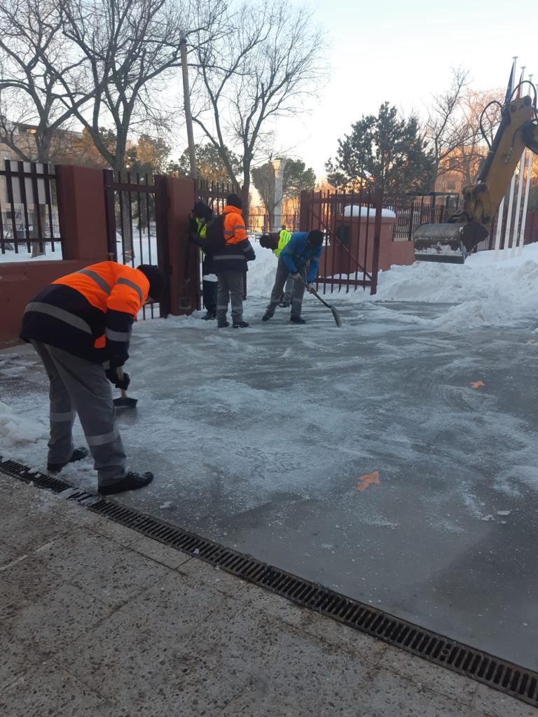 Los centros educativos de Alcobendas listos para la vuelta a clases tras la nevada Los centros educativos de Alcobendas listos para la vuelta a clases tras la nevada