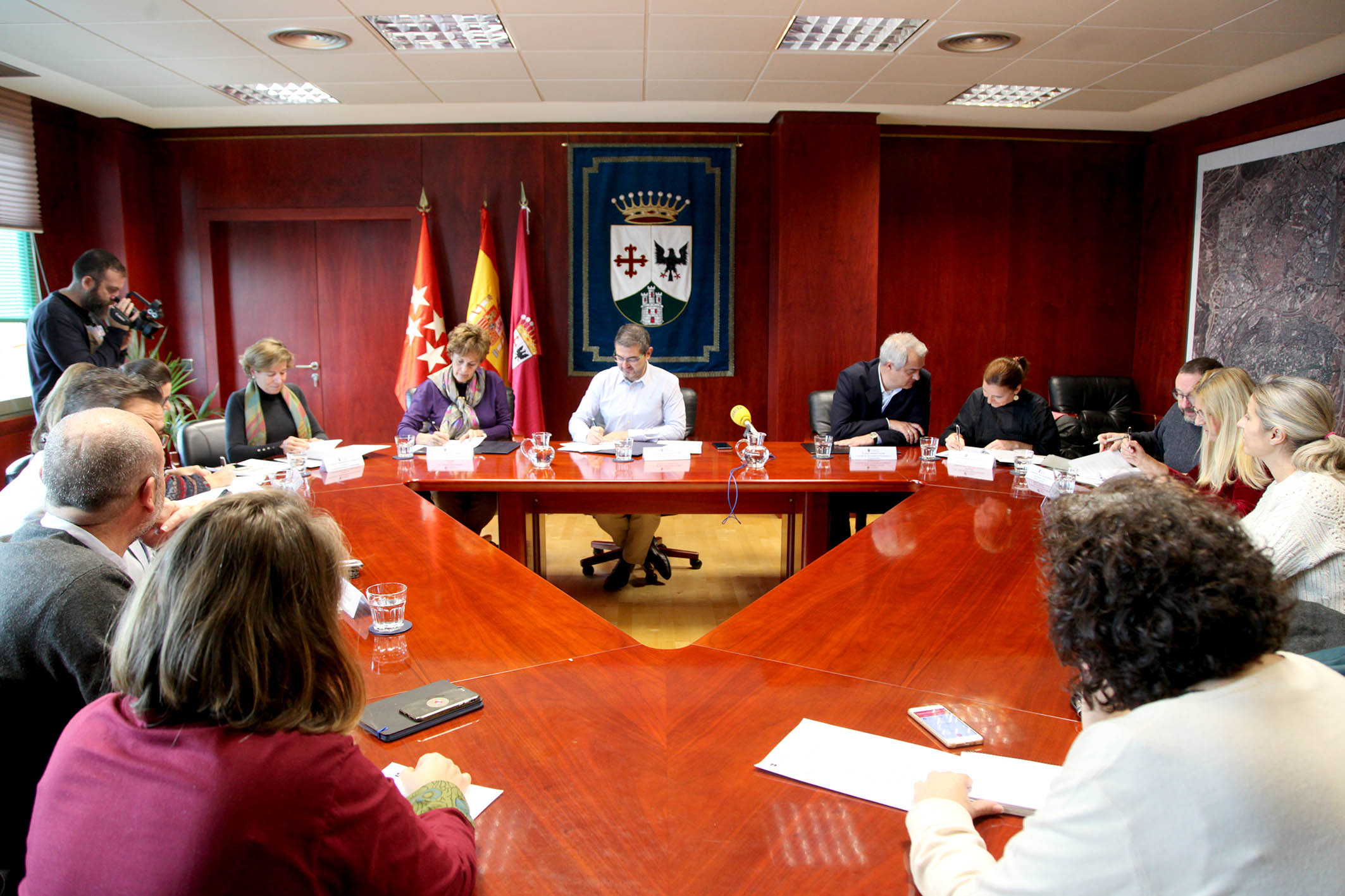 El Ayuntamiento de Alcobendas firma siete convenios para desarrollar proyectos de Cooperación en seis países El Ayuntamiento de Alcobendas firma siete convenios para desarrollar proyectos de Cooperación en seis países