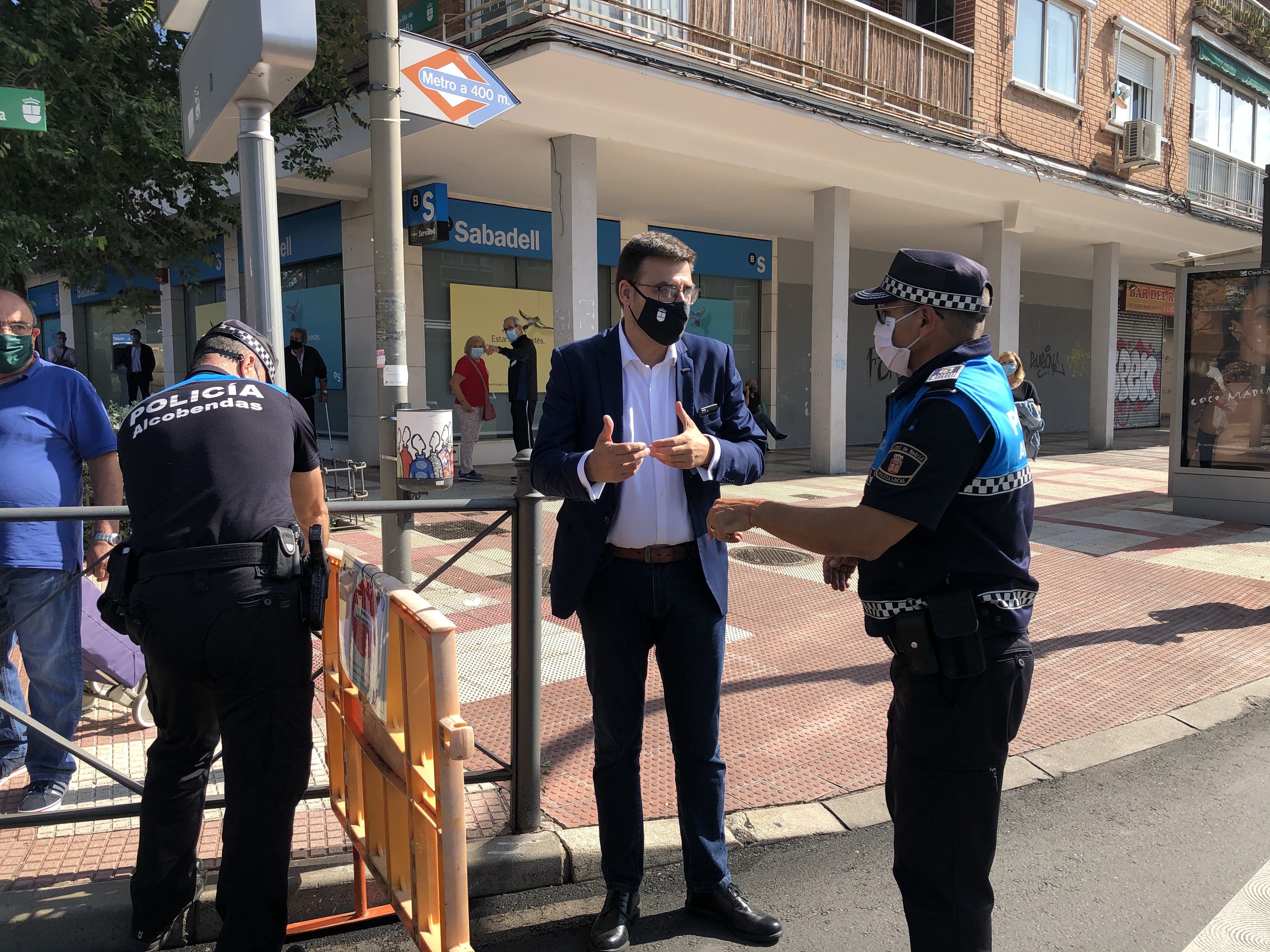 El vicealcalde de Alcobendas visita las zonas afectadas por las restricciones de movilidad El vicealcalde de Alcobendas visita las zonas afectadas por las restricciones de movilidad