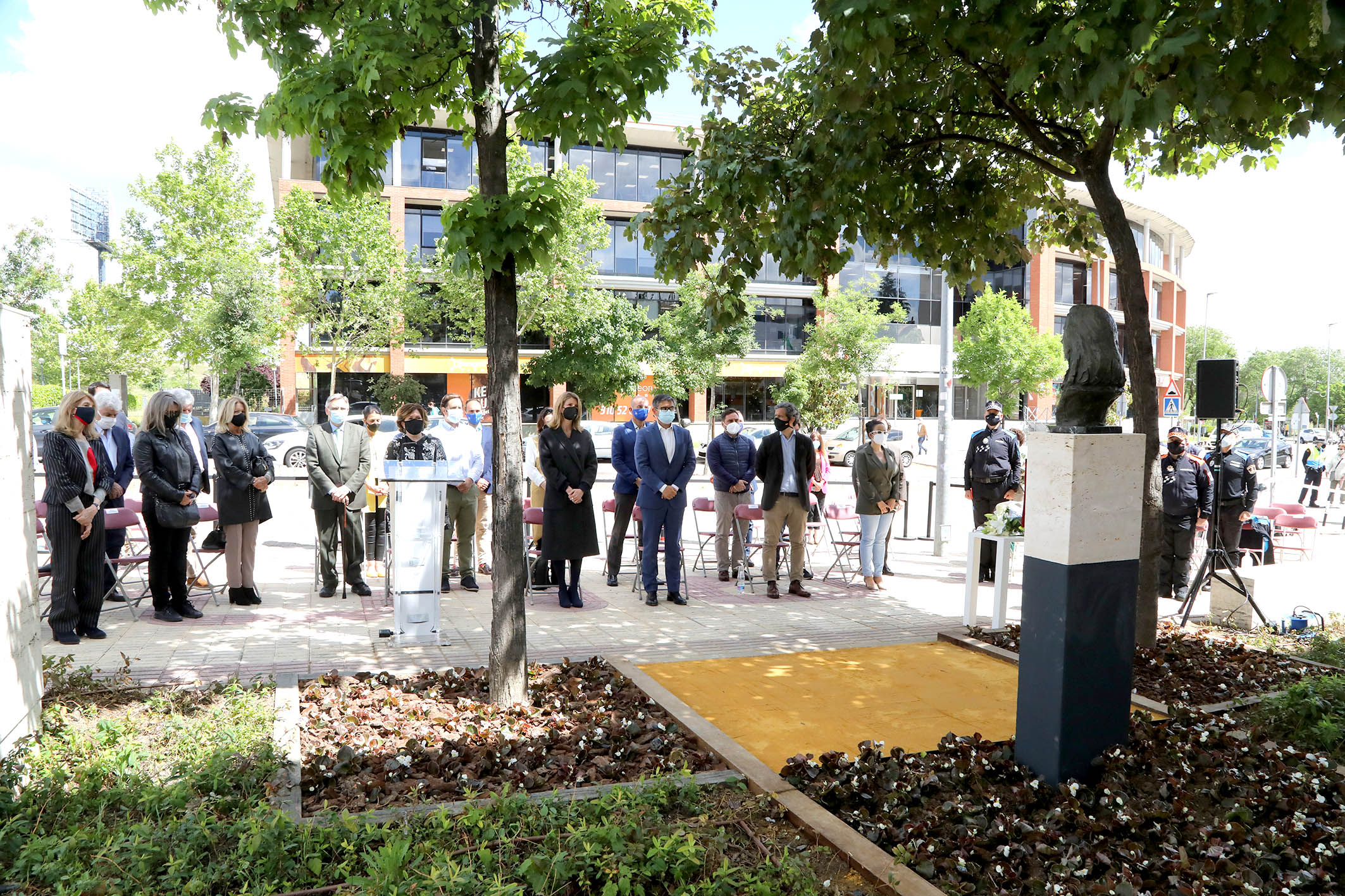 Inaugurado un busto y una placa en homenaje a la joven Anabel Segura Inaugurado un busto y una placa en homenaje a la joven Anabel Segura