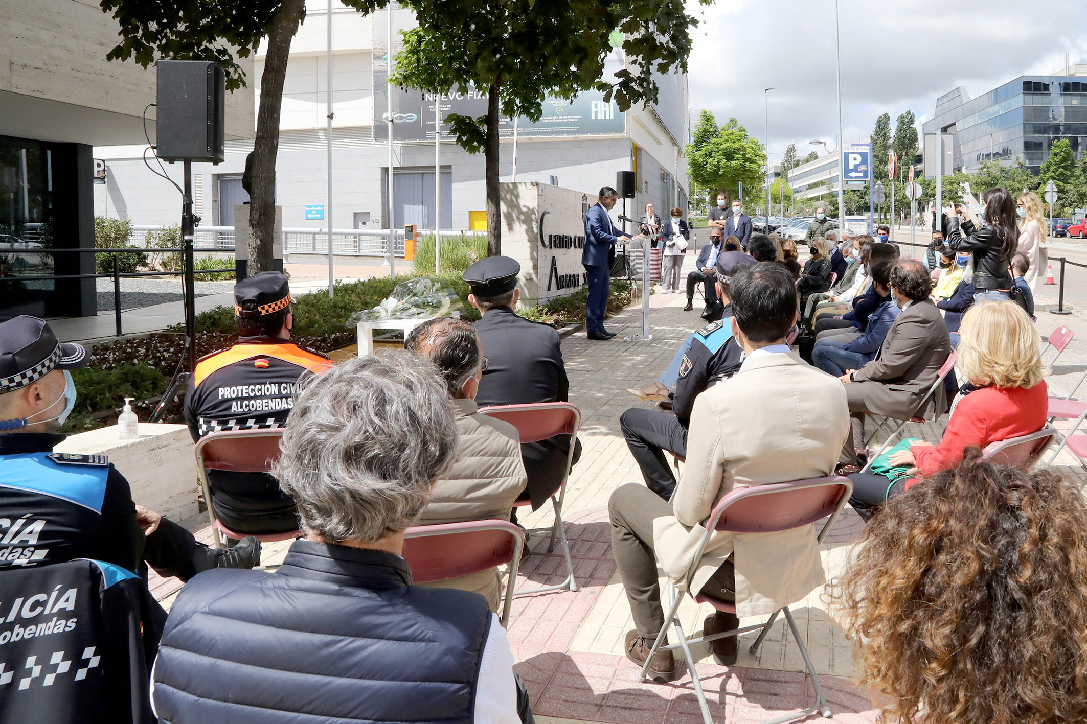 Inaugurado un busto y una placa en homenaje a la joven Anabel Segura Inaugurado un busto y una placa en homenaje a la joven Anabel Segura