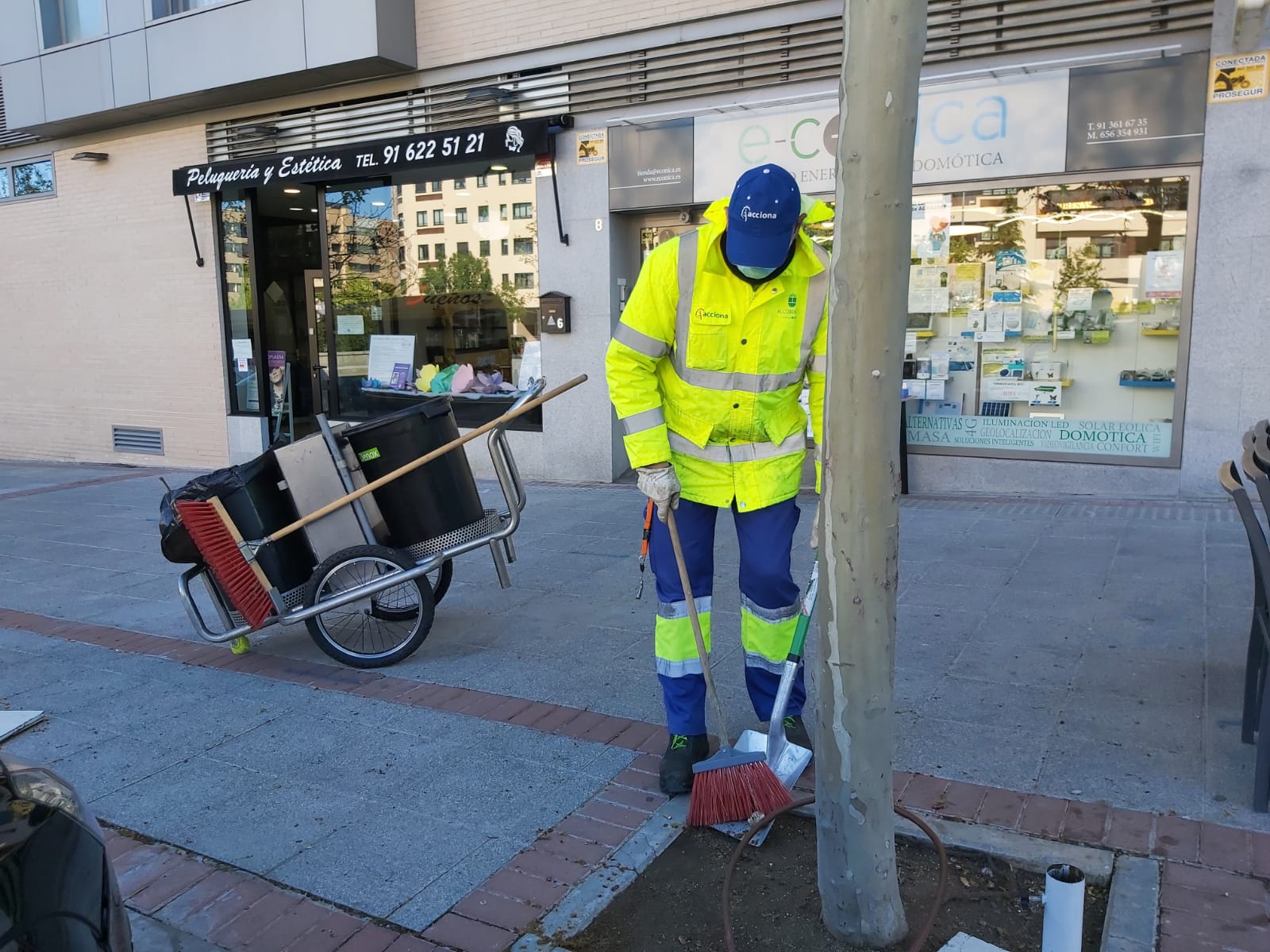 Alcobendas duplica los operarios que trabajan en la limpieza del Distrito Norte Alcobendas duplica los operarios que trabajan en la limpieza del Distrito Norte