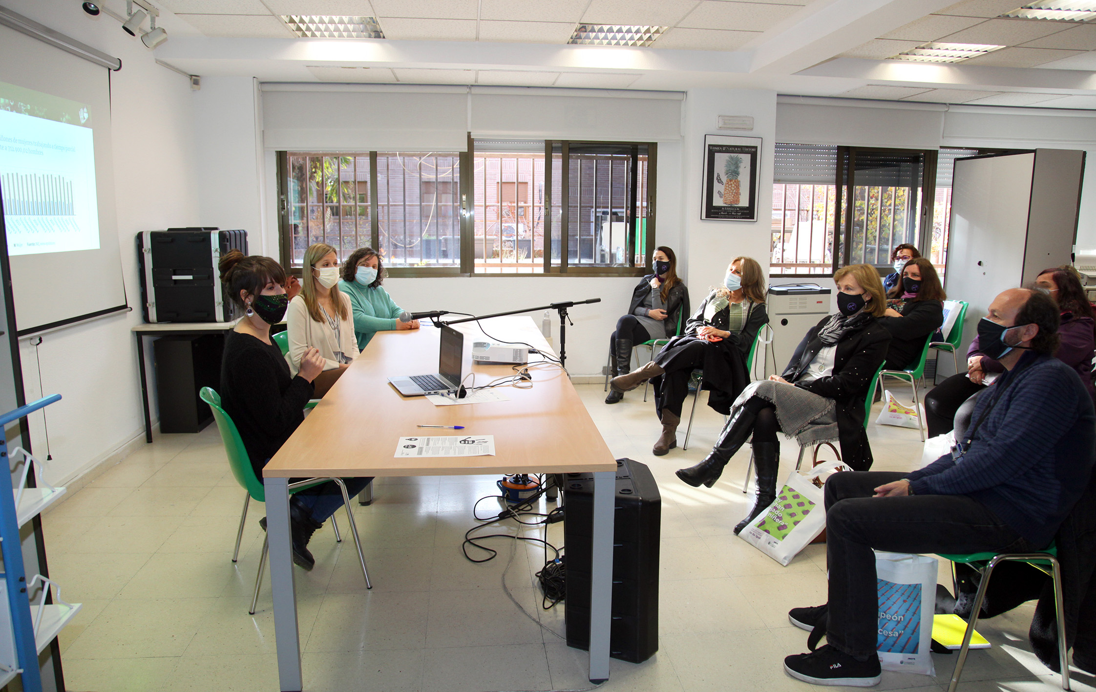La Mesa del Pacto por el fin de la violencia de género aborda la situación de las mujeres durante la pandemia La Mesa del Pacto por el fin de la violencia de género aborda la situación de las mujeres durante la pandemia