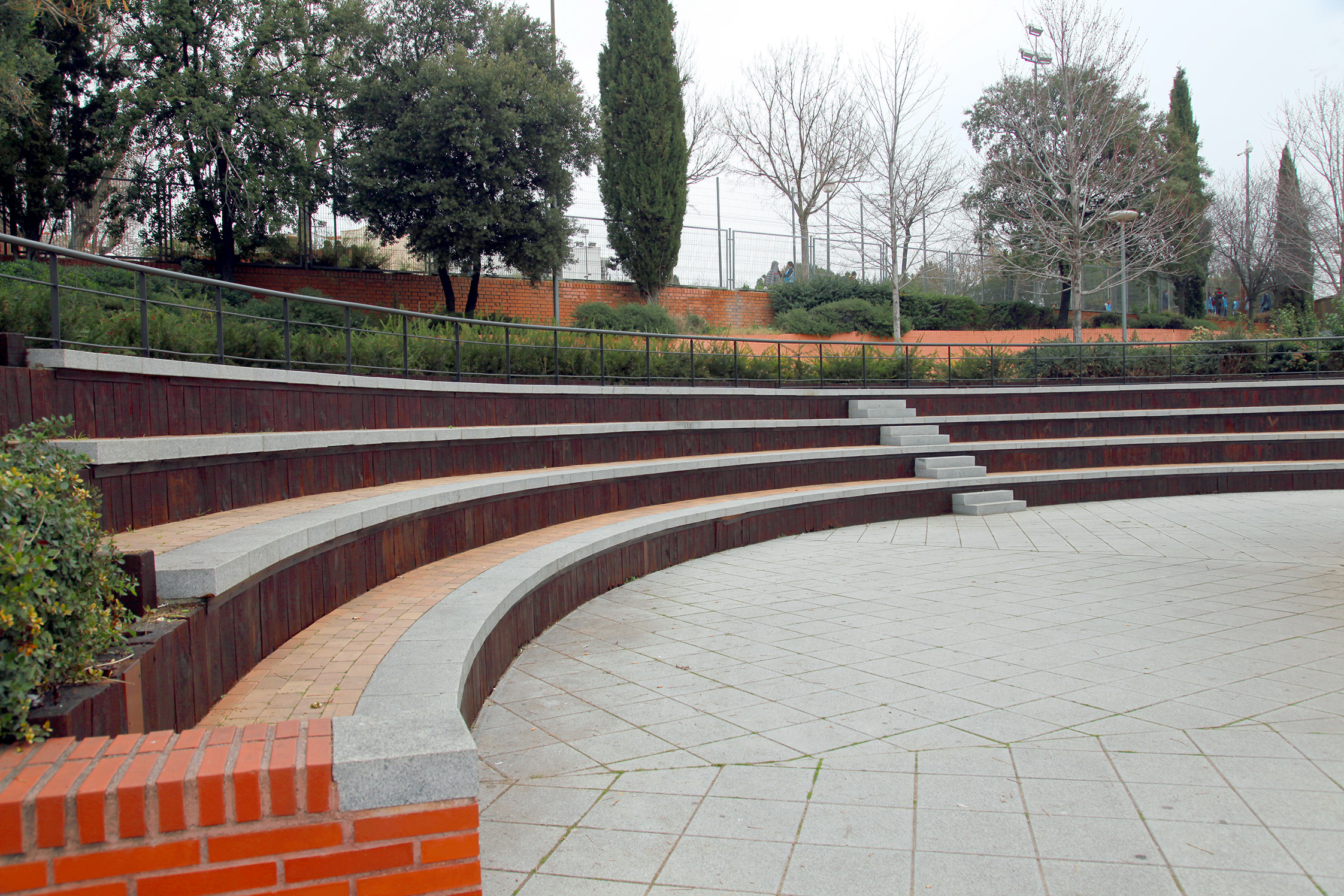 El Ayuntamiento invierte 50.000 euros en el acondicionamiento del Parque de Cataluña El Ayuntamiento invierte 50.000 euros en el acondicionamiento del Parque de Cataluña