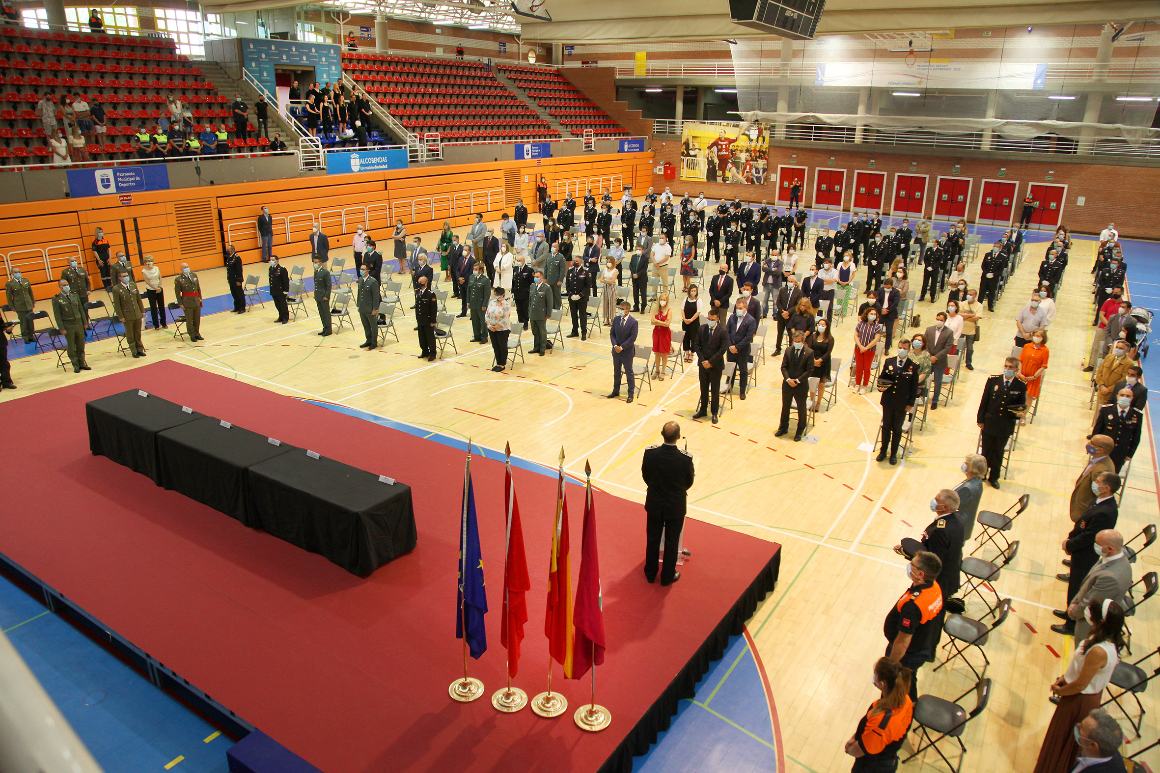 Homenaje a la Policía Local de Alcobendas y a los servicios esenciales por su labor durante la pandemia Homenaje a la Policía Local de Alcobendas y a los servicios esenciales por su labor durante la pandemia