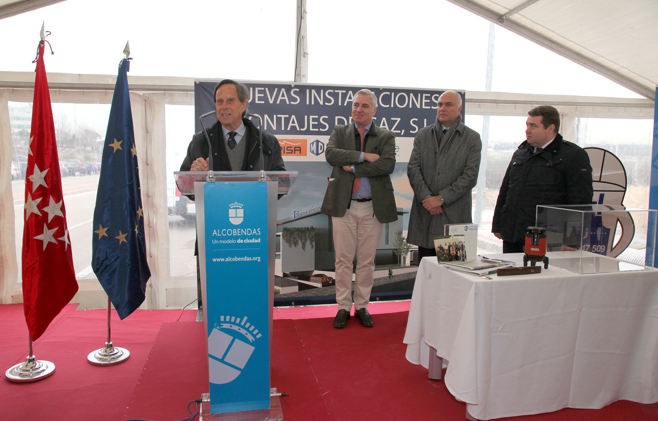 La empresa Montajes Delsaz coloca la primera piedra de un edificio de 6.000 metros cuadrados en el Parque Empresarial Valdelacasa La empresa Montajes Delsaz coloca la primera piedra de un edificio de 6.000 metros cuadrados en el Parque Empresarial Valdelacasa