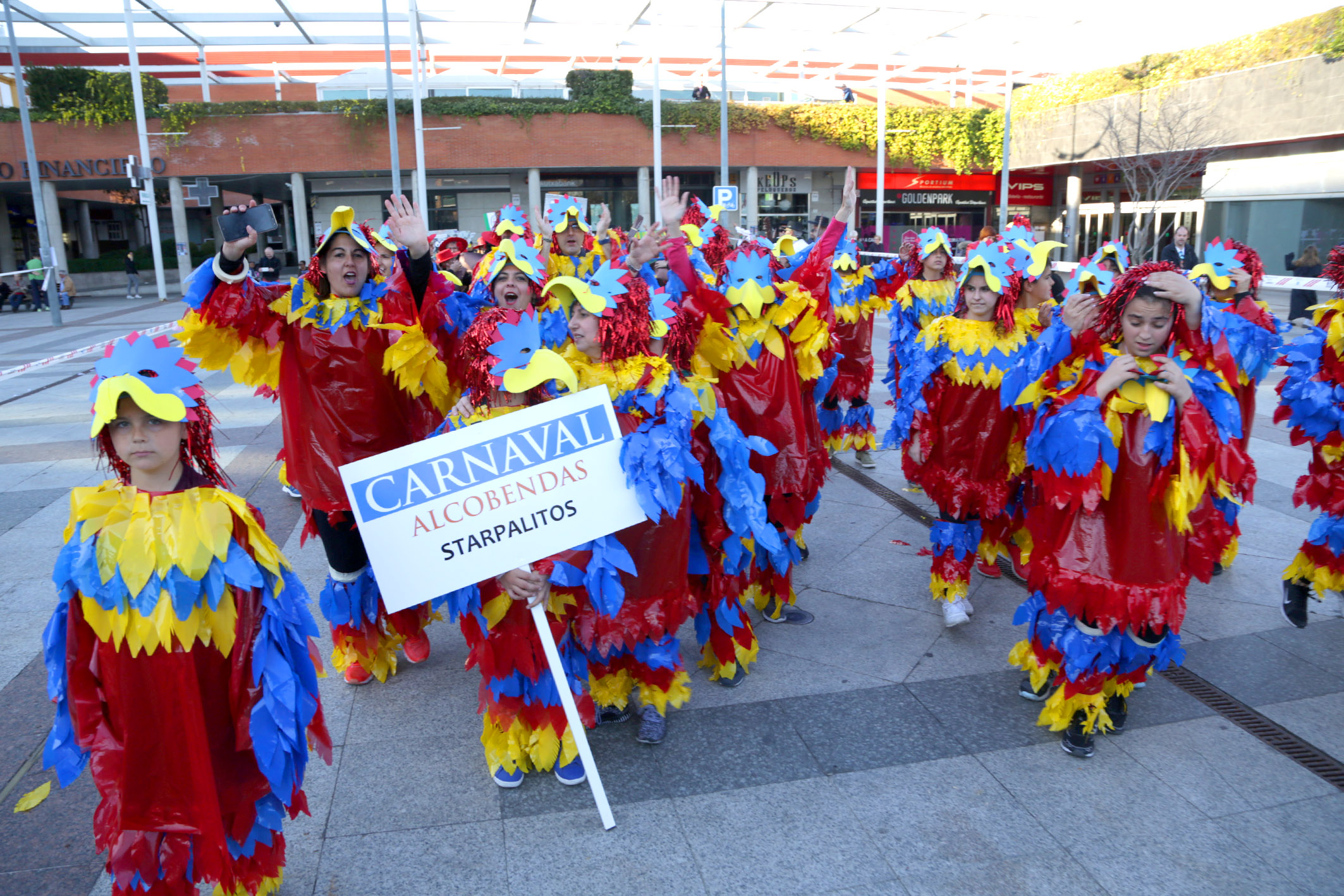 Gran desfile de carnaval de Alcobendas, todo un despliegue de color y alegría Gran desfile de carnaval de Alcobendas, todo un despliegue de color y alegría