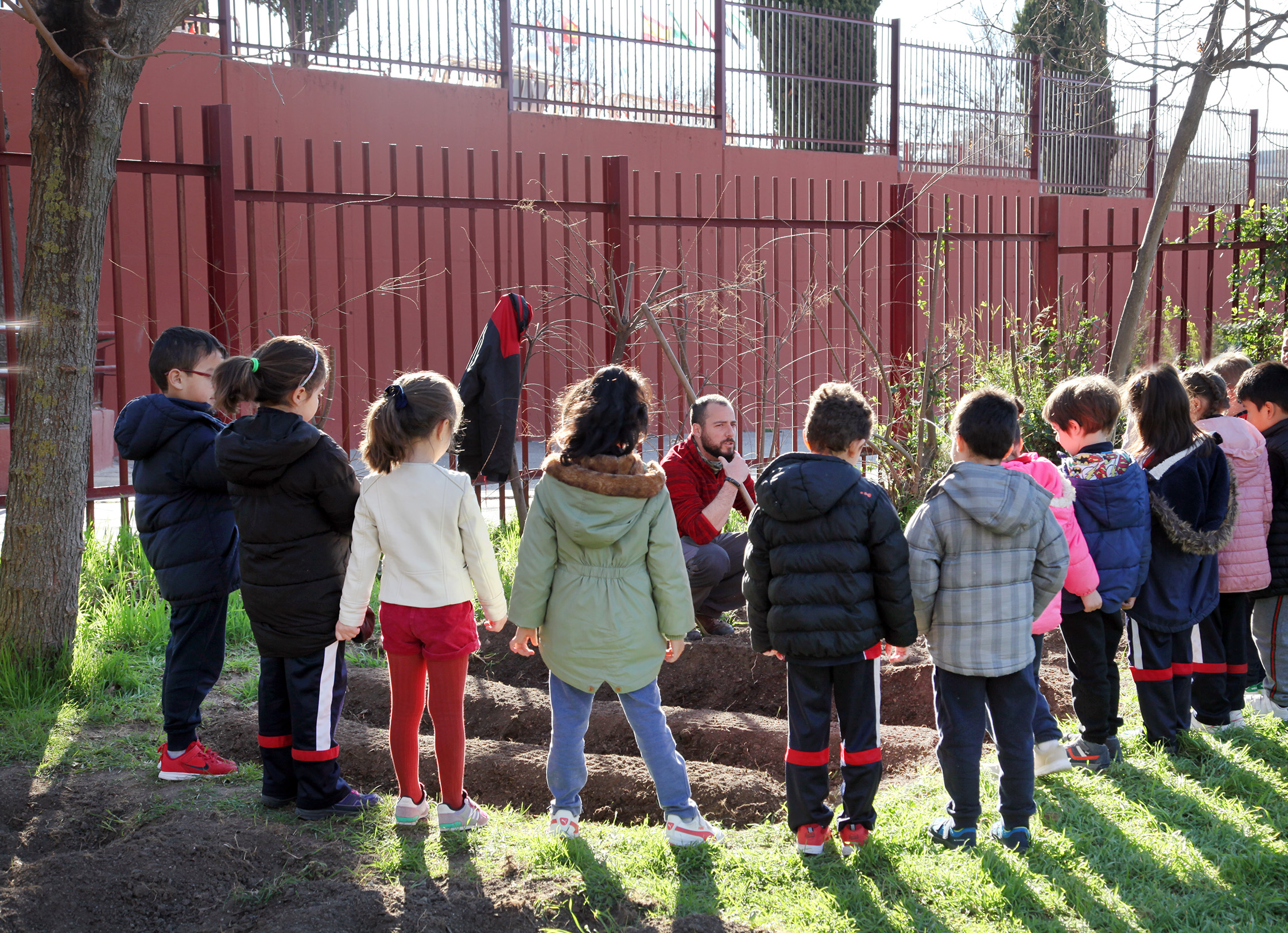 El Ayuntamiento equipa con una compostadora todos los huertos vecinales y escolares El Ayuntamiento equipa con una compostadora todos los huertos vecinales y escolares