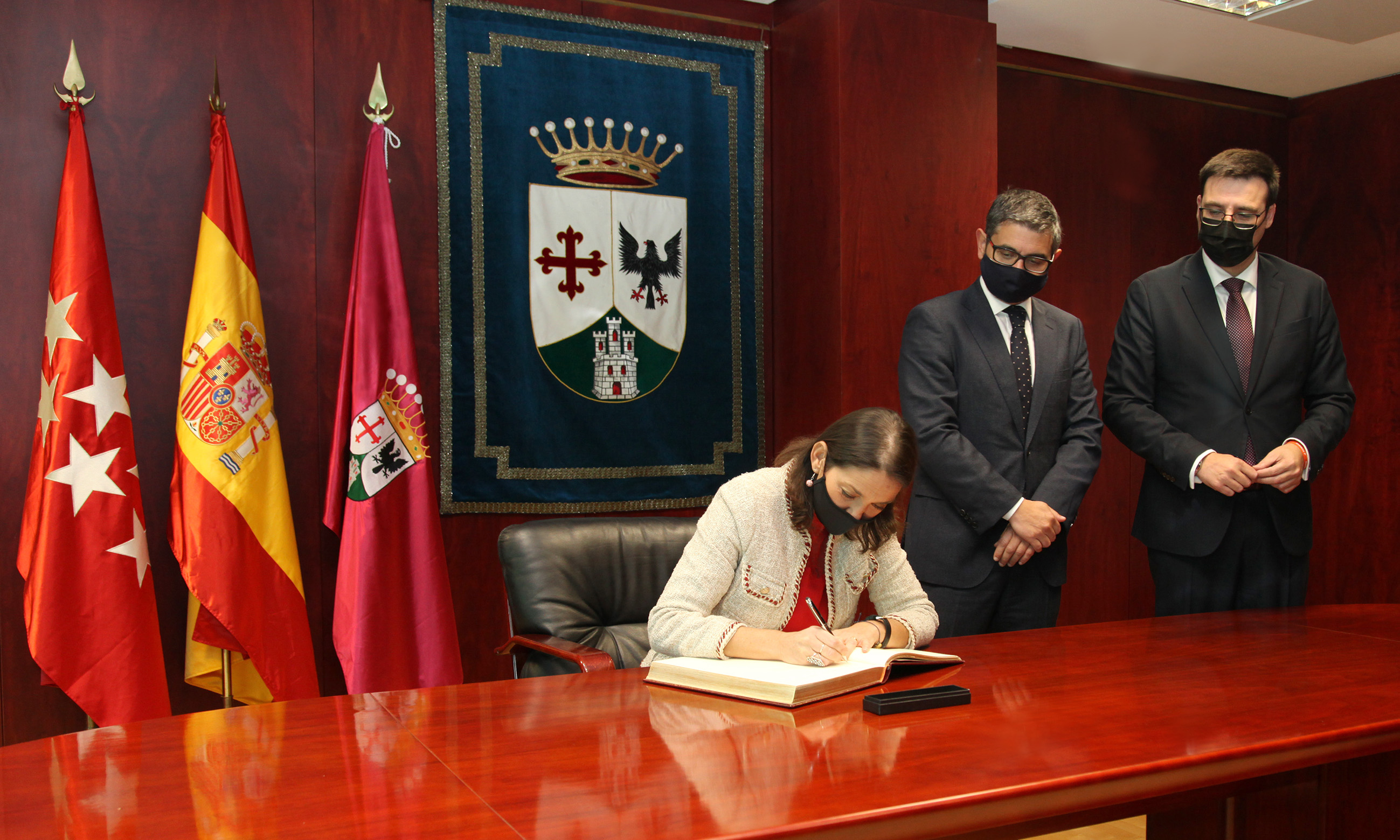 La ministra de Industria, Comercio y Turismo, Reyes Maroto, se reúne con empresarios del sector farmacéutico de Alcobendas La ministra de Industria, Comercio y Turismo, Reyes Maroto, se reúne con empresarios del sector farmacéutico de Alcobendas