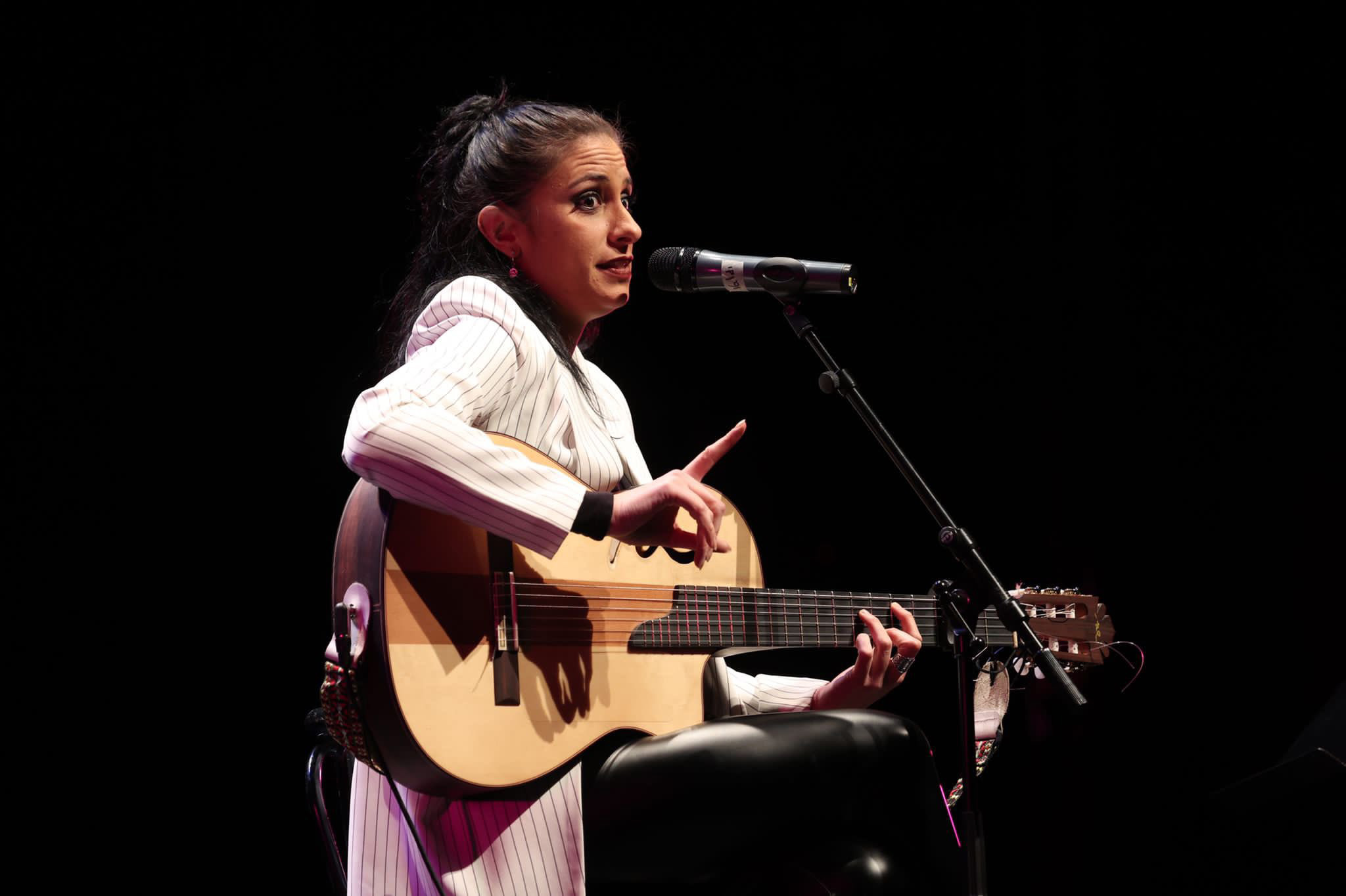 Actuación de la cantante María Peláe