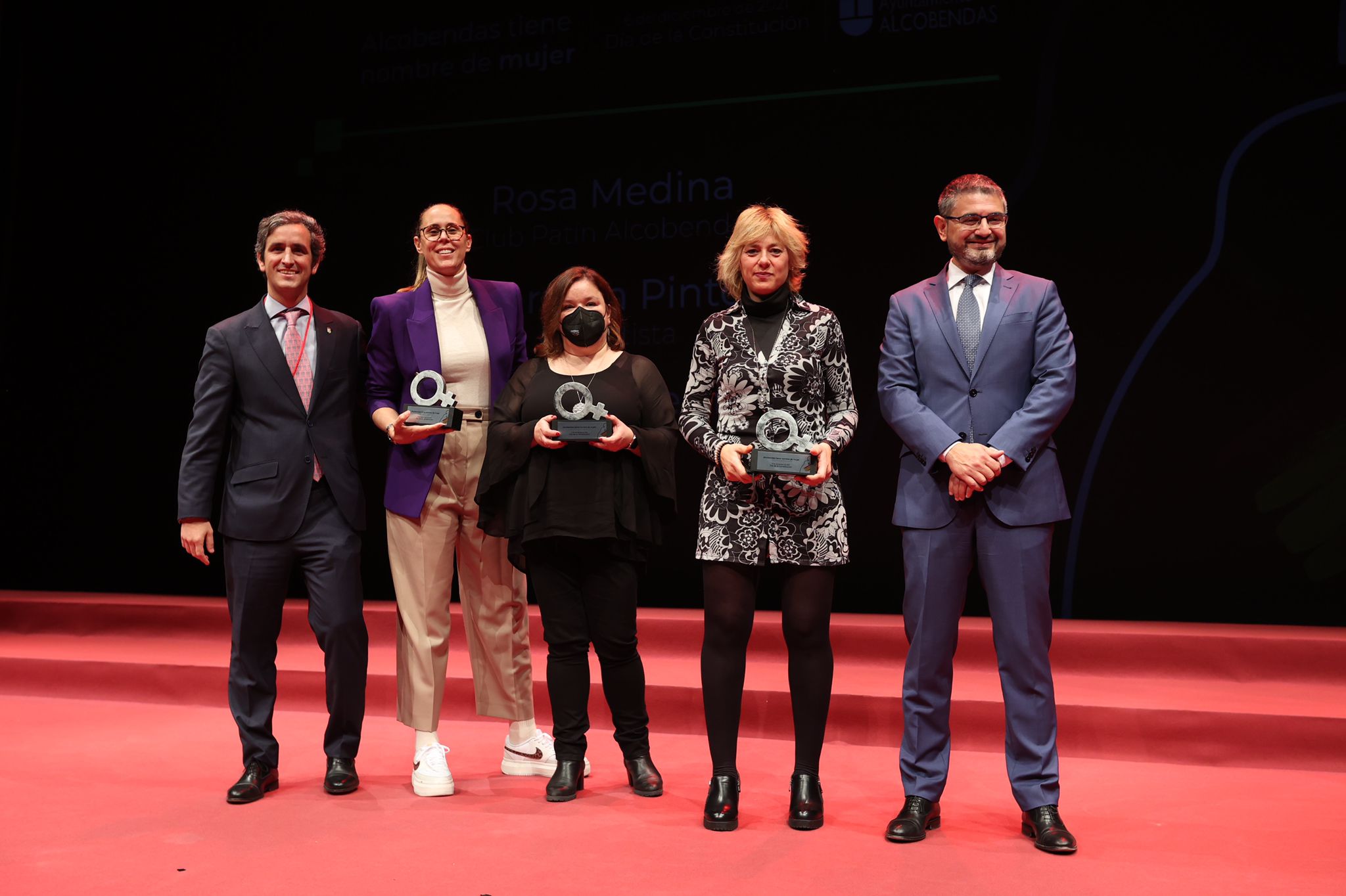 Homenaje a mujeres por Día Constitución