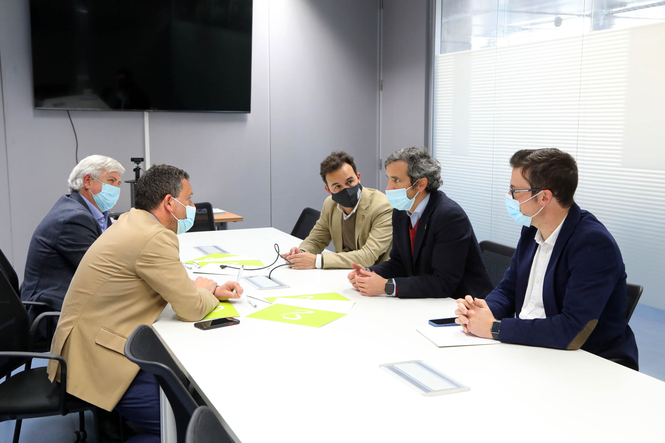 Ayuntamiento y Mobius Group acuerdan poner en marcha un programa de formación para el empleo en el sector de la automoción y la movilidad