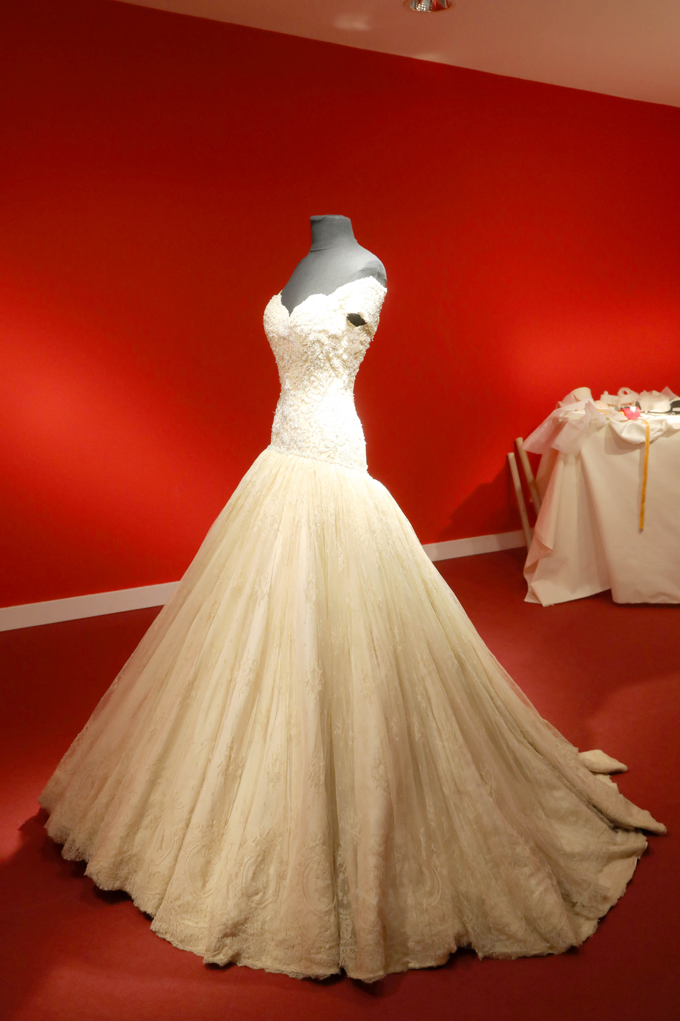 Exposición Tras el Telón. Lorenzo Caprile. Vestido novia