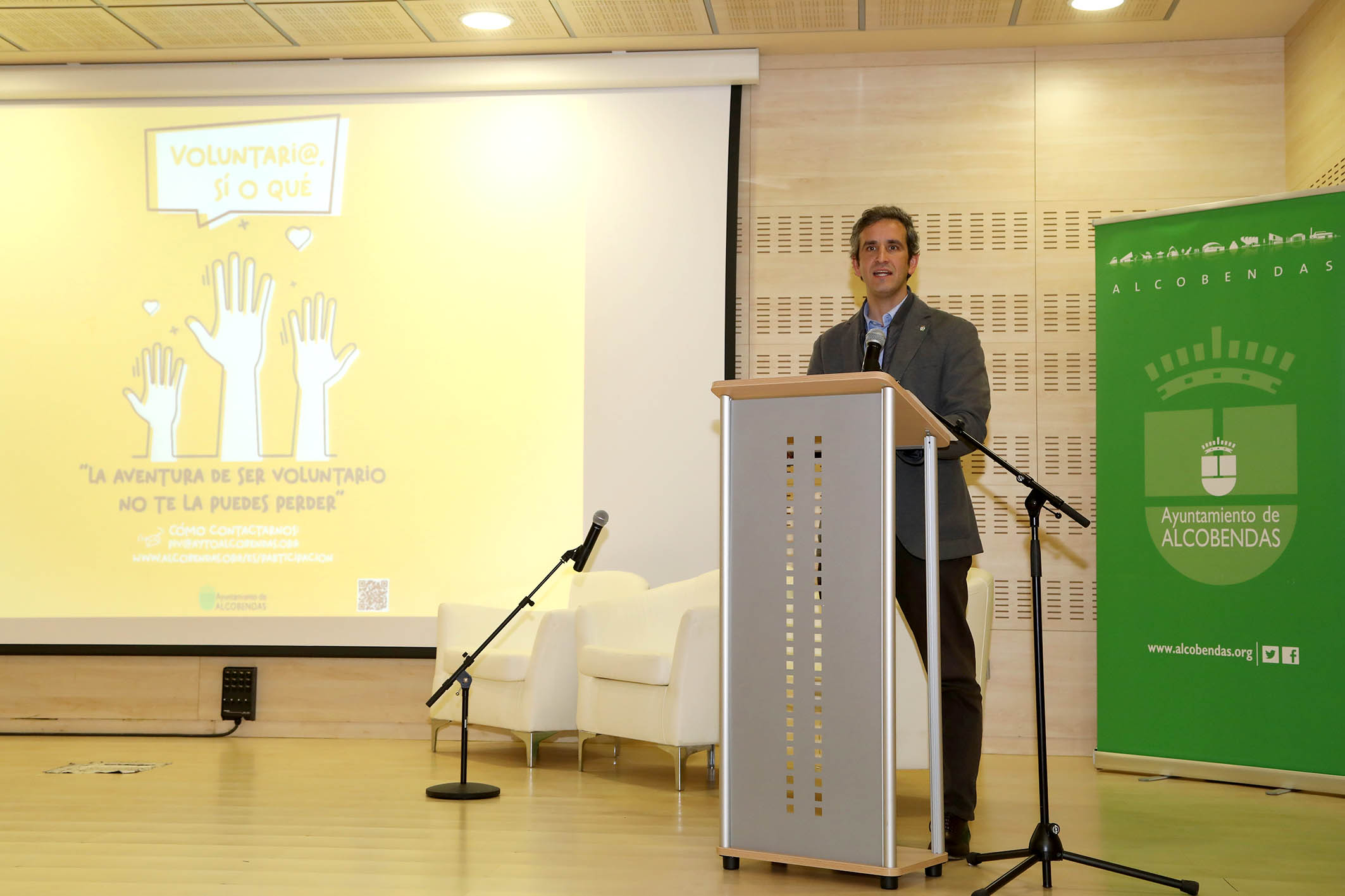 El alcalde en la presentación del renovado programa de voluntariado