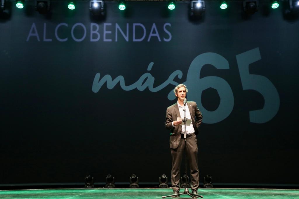 El alcalde en la presentación de la Tarjeta 65 y mas