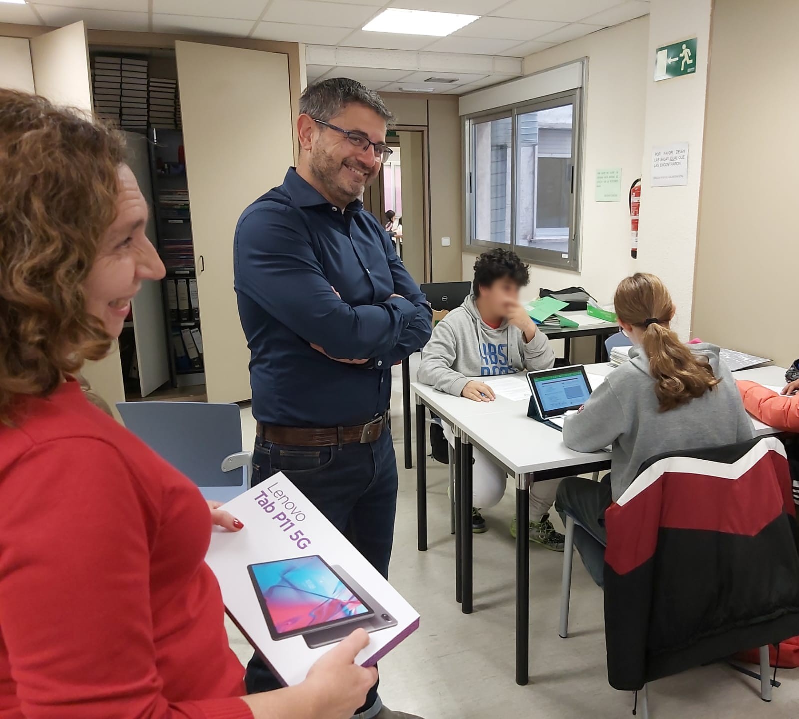 El vicealcalde y la concejala de educación en las tutorías de tarde.