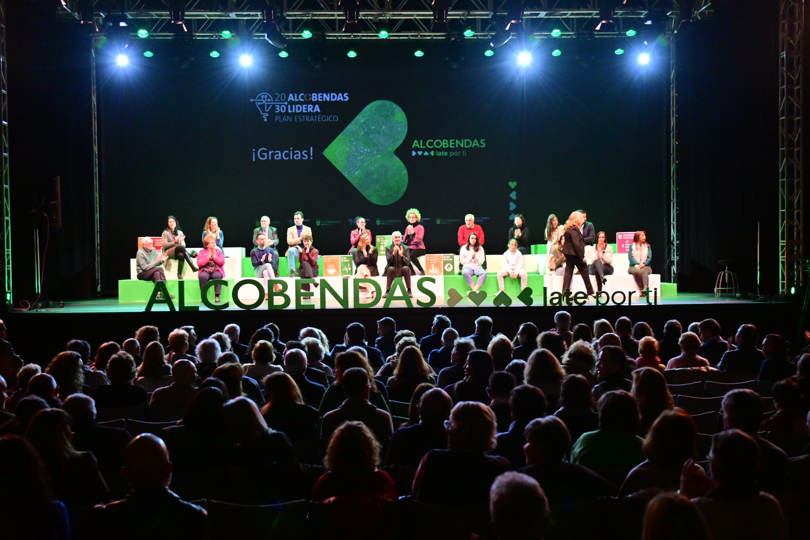 Al acto asistieron más de 300 personas en La Esfera