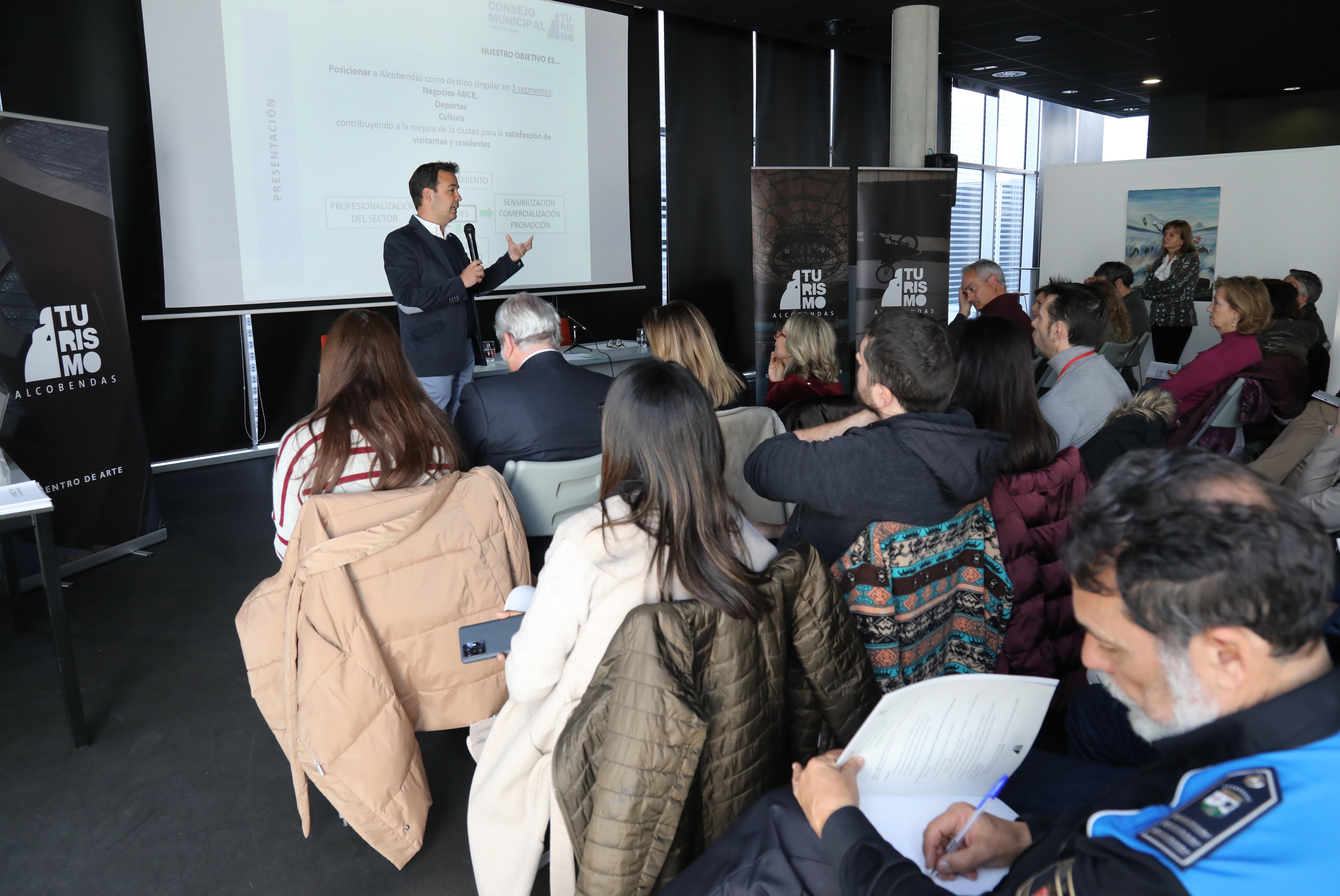 Consejo municipal turismo - Imagen de un momento de la intervención de Roberto Fraile Herrera, Concejal de Innovación, Transformación Digital, Desarrollo Económico y Movilidad.