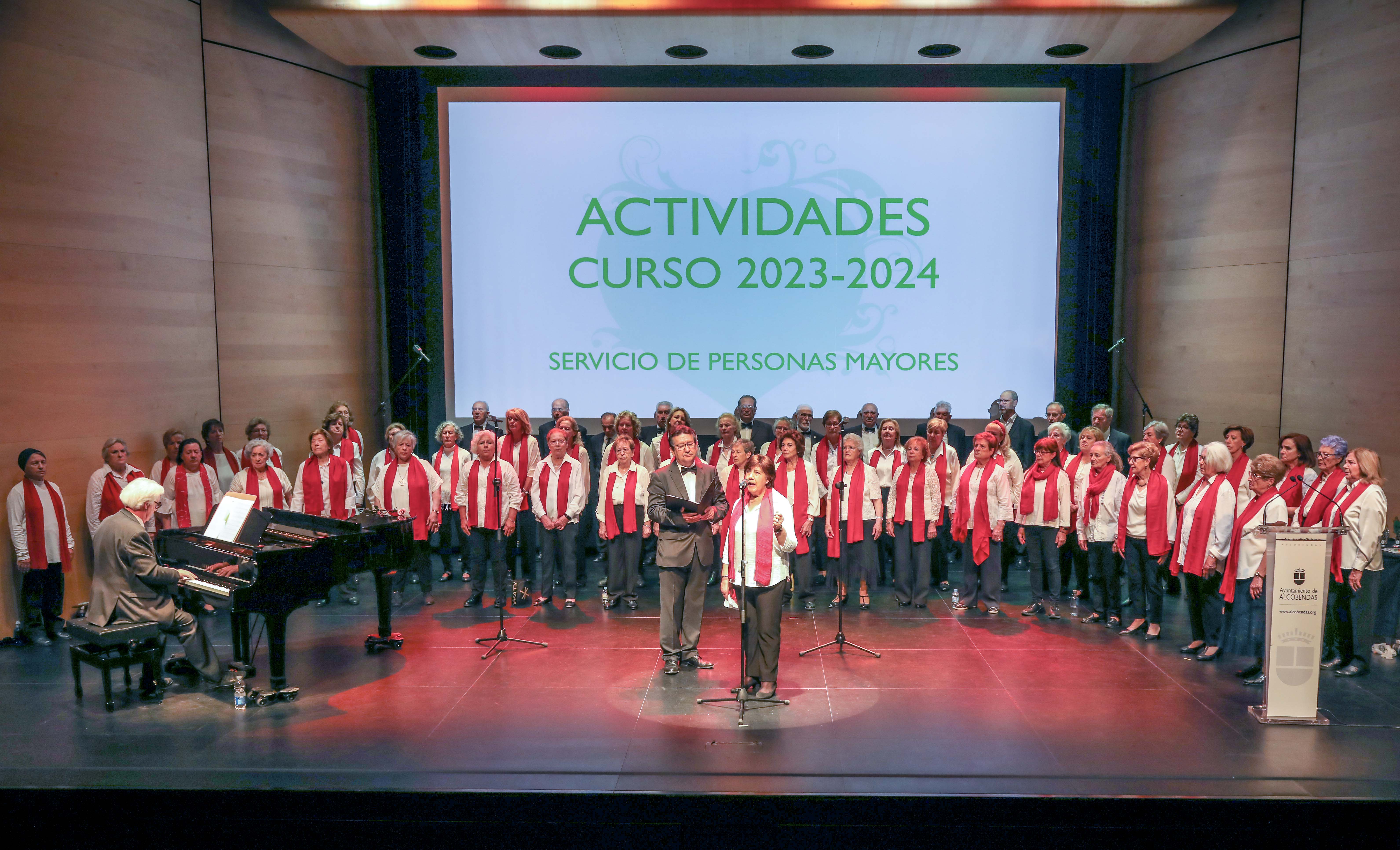 La Coral Madre Selva intervino en el acto de presentación del programa de personas mayores 2023/24