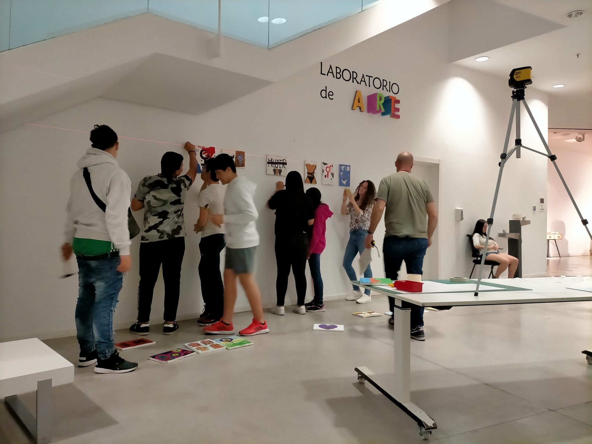 Exposición Akuario pinta mujer_5