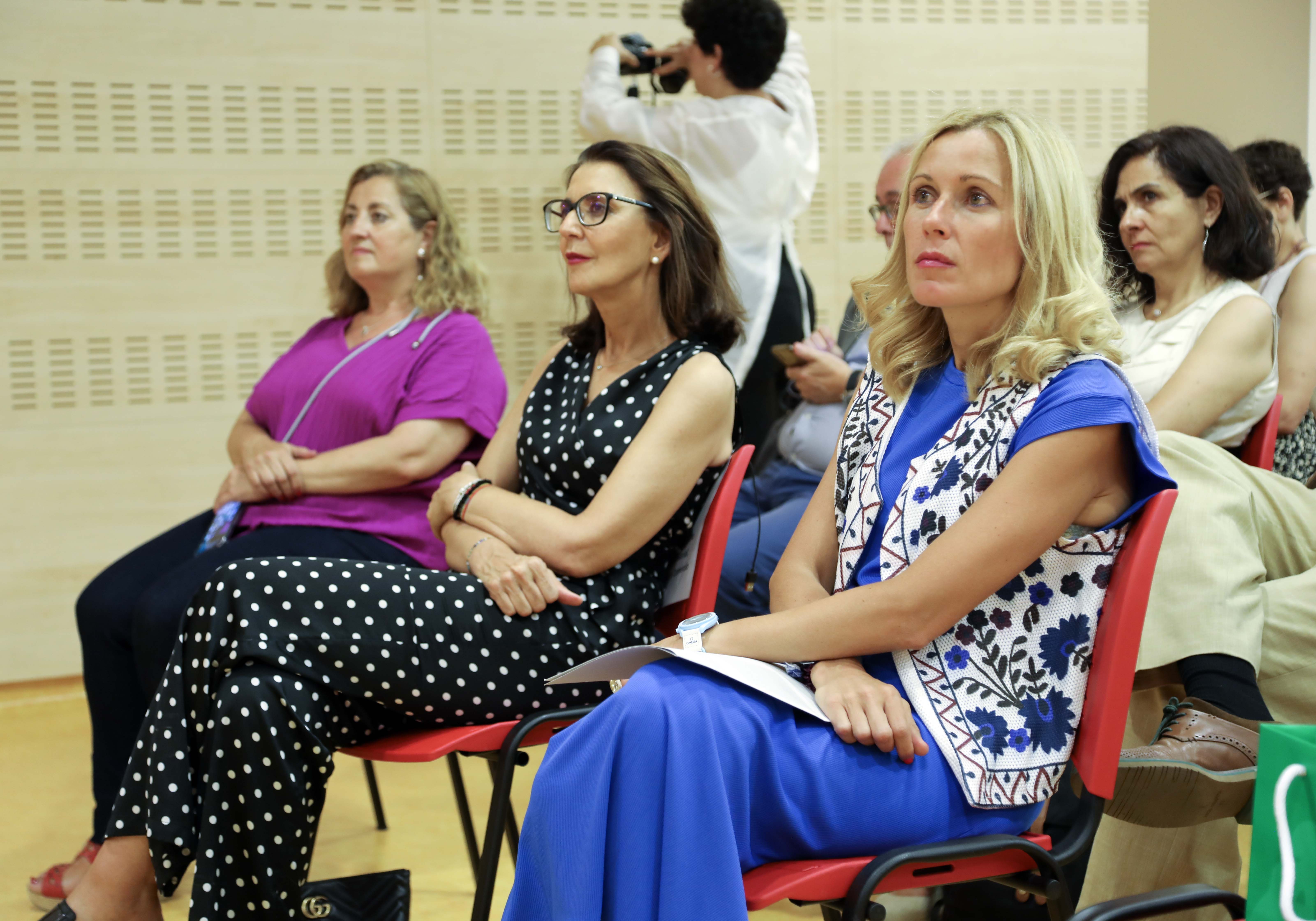 Alcaldesa, Rocío García Alcántara en el demoday de las startups junto a la concejala de Fomento del Empleo y Comercio, Mar Rodríguez