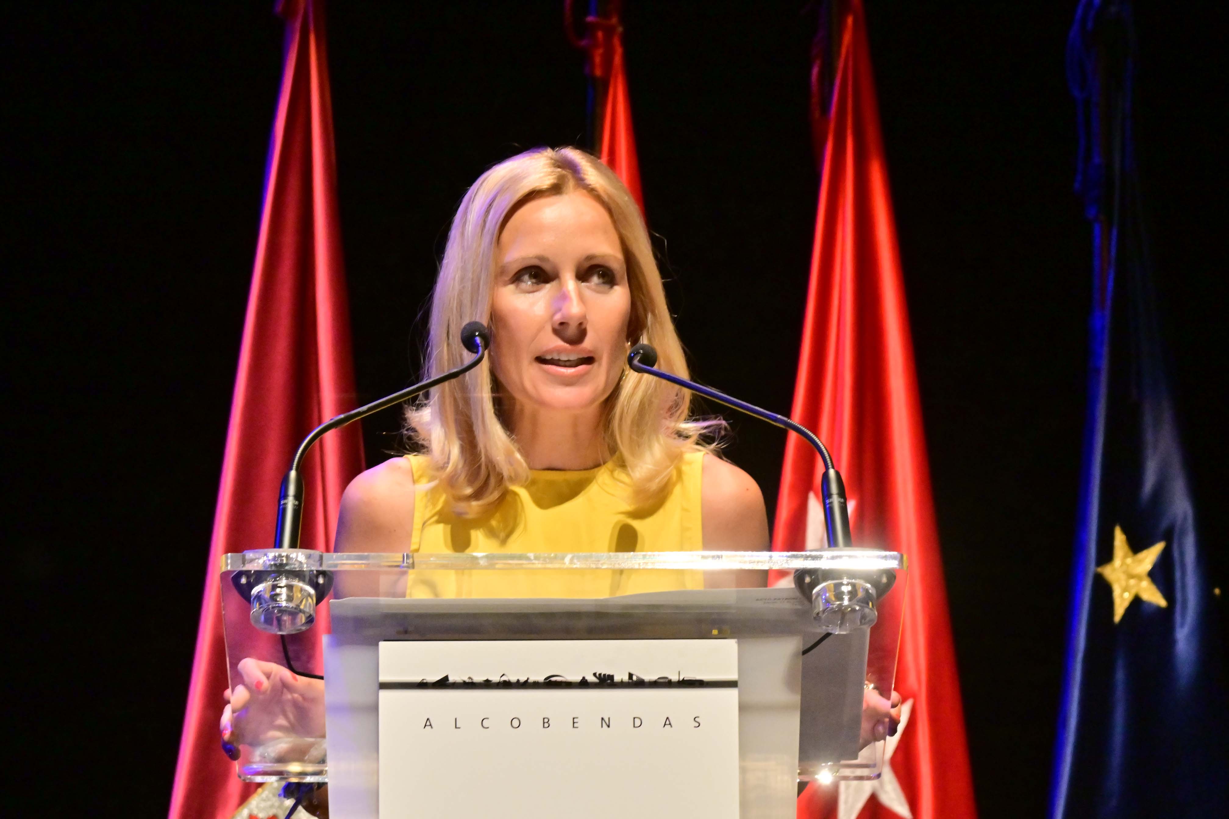 La alcaldesa, Rocío García Alcántara, durante su discurso en la Gala de San Juan de la Policía Local de Alcobendas