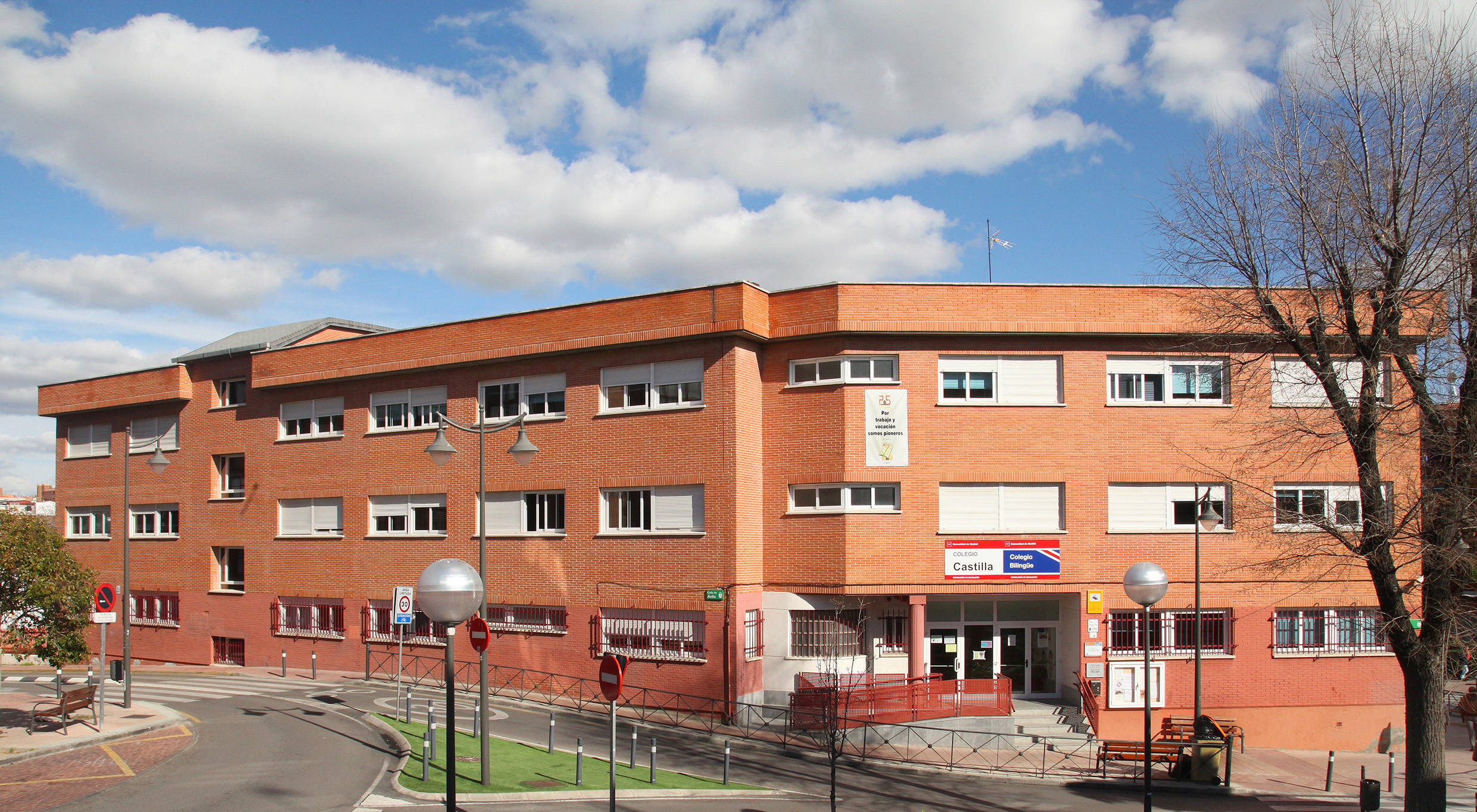 Este verano finalizará la renovación de los aseos del CEIP Castilla