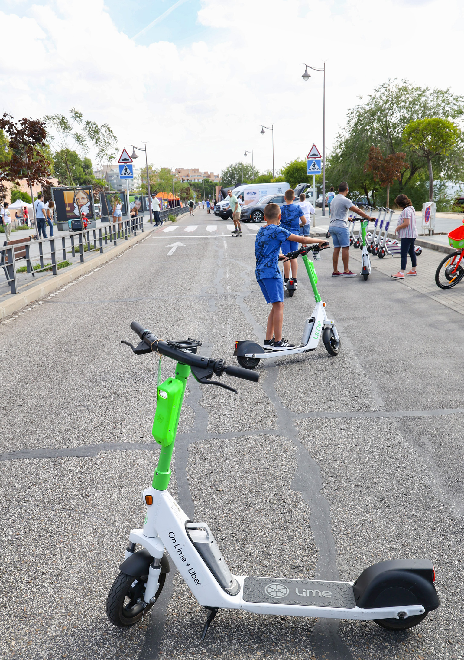 Semana de la movilidad. Niños montando en patinete