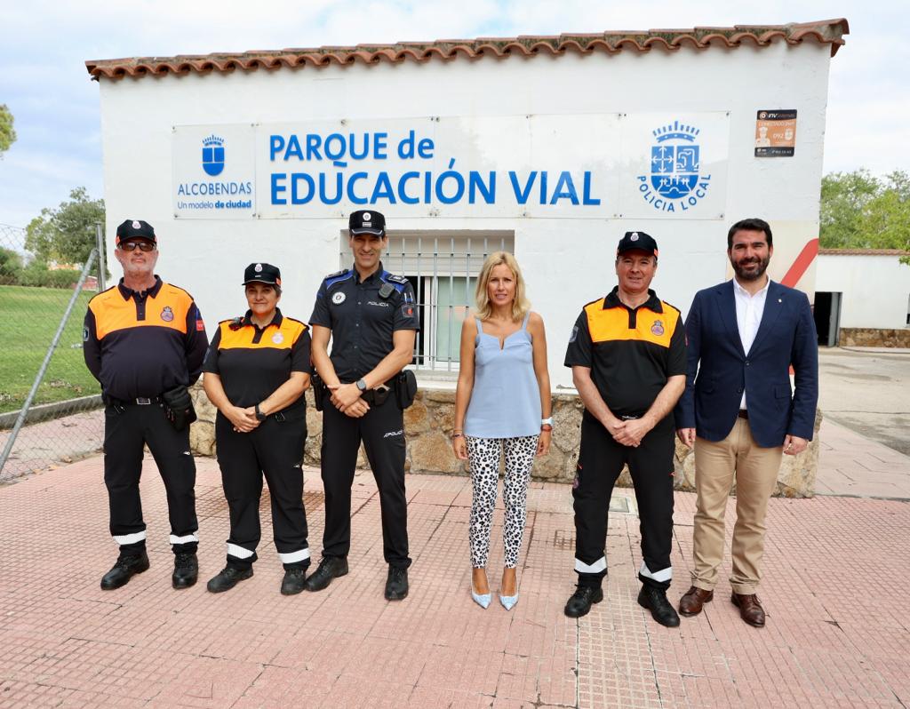 La alcaldesa ha estado acompañada del concejal de Seguridad