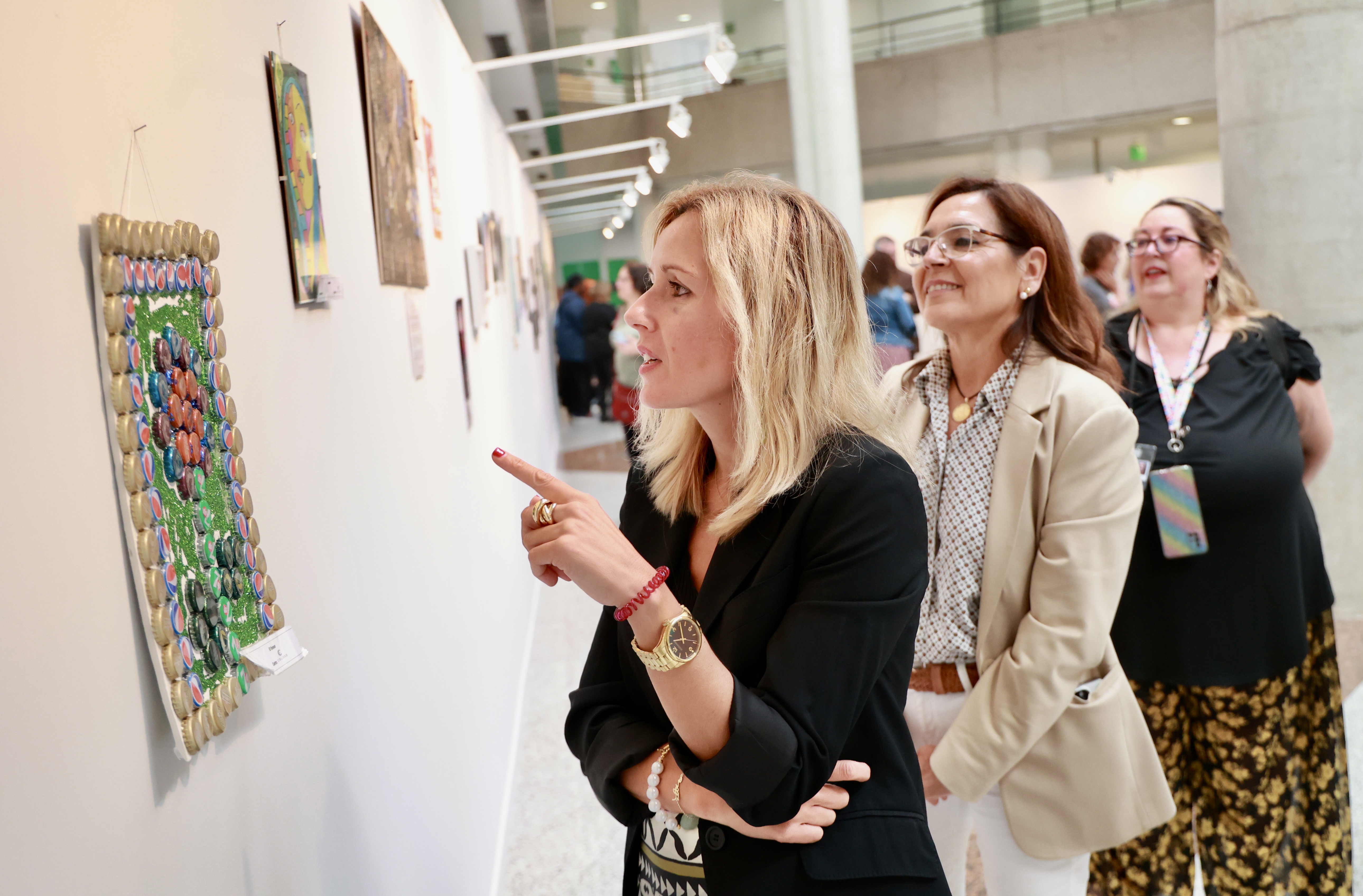 Exposición por el Día de la salud mental con la alcaldesa