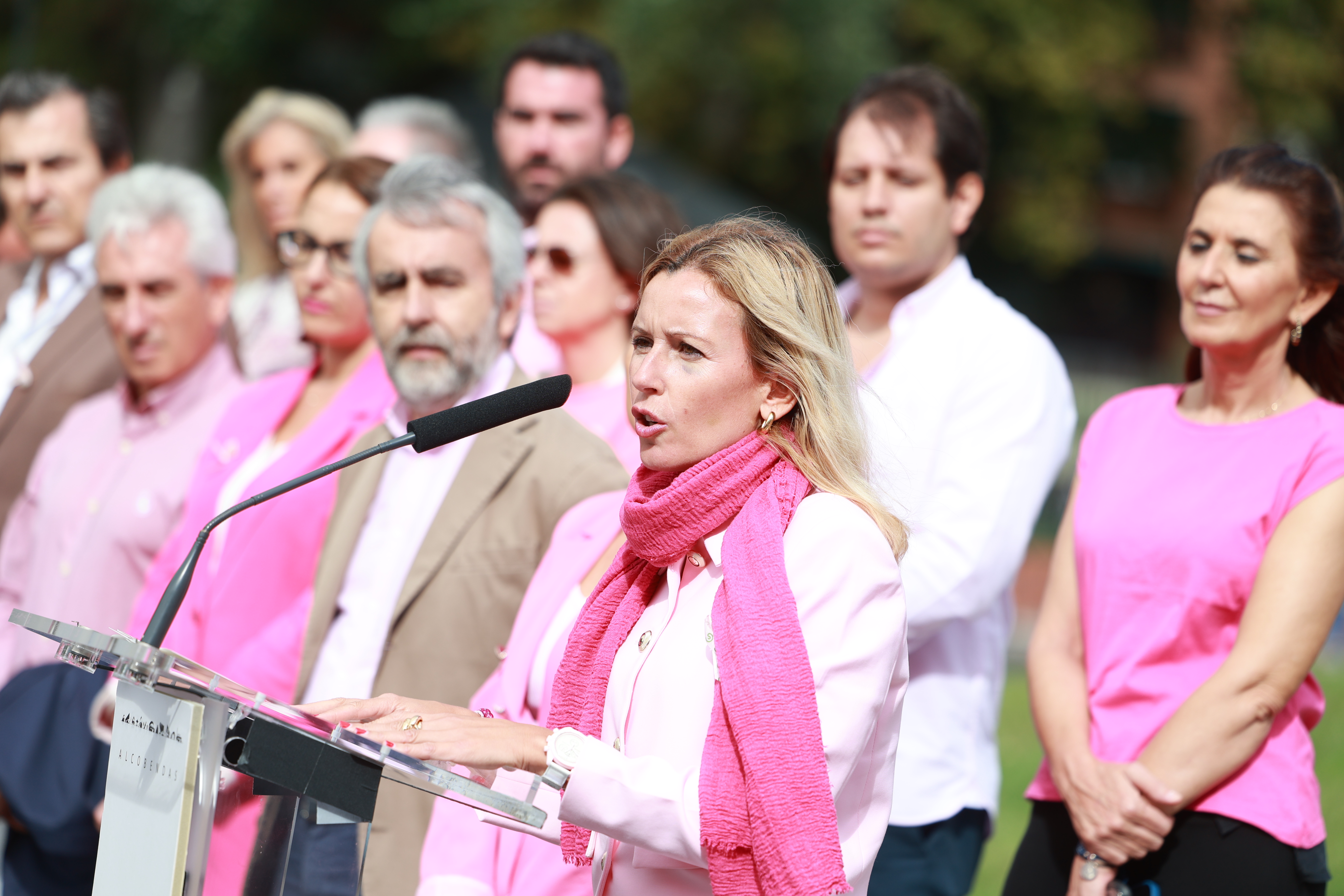 Alcaldesa en el acto por el cáncer de mama en La Menina