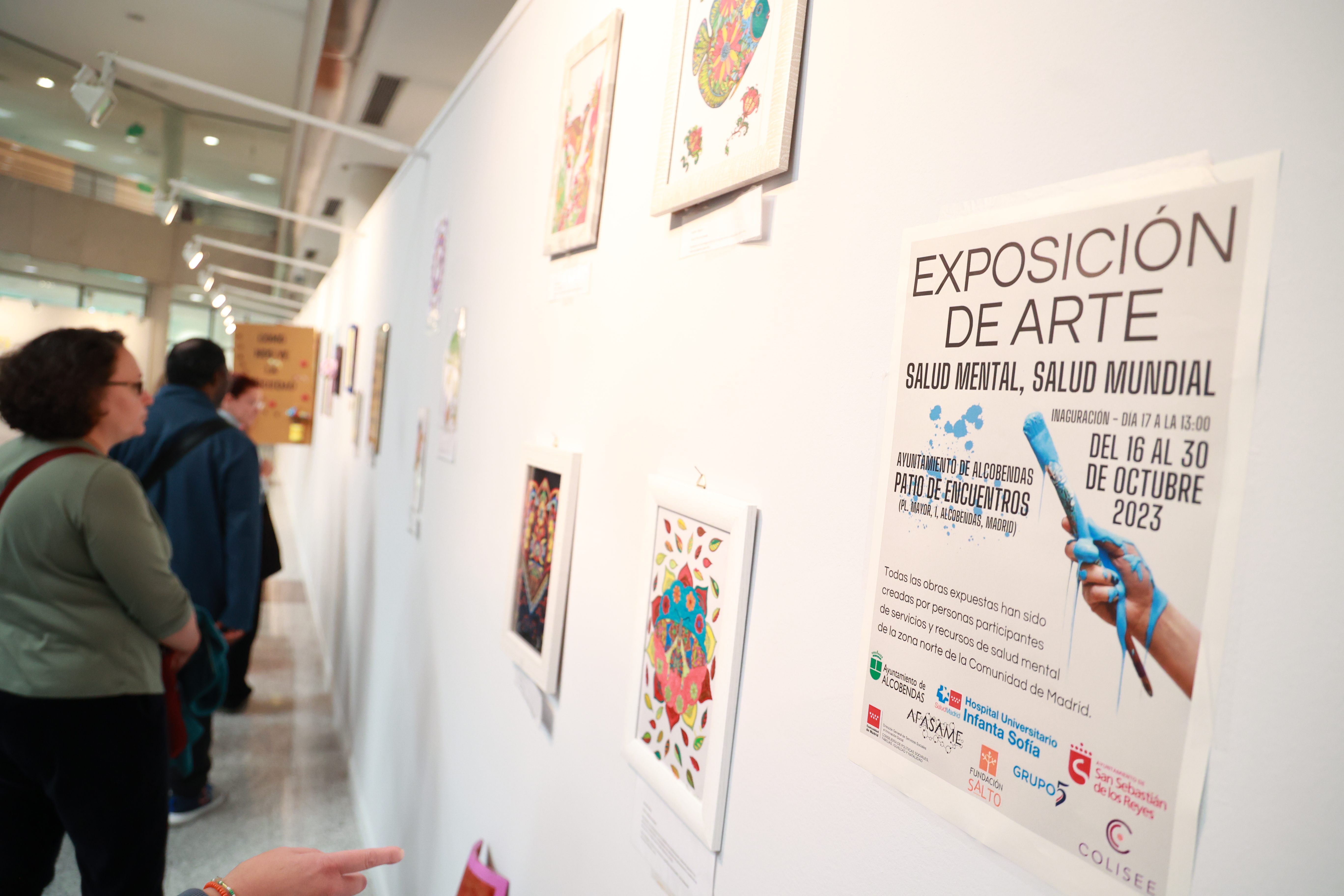 Exposición por el Día de la salud mental alcaldesa. Vista general.jpg