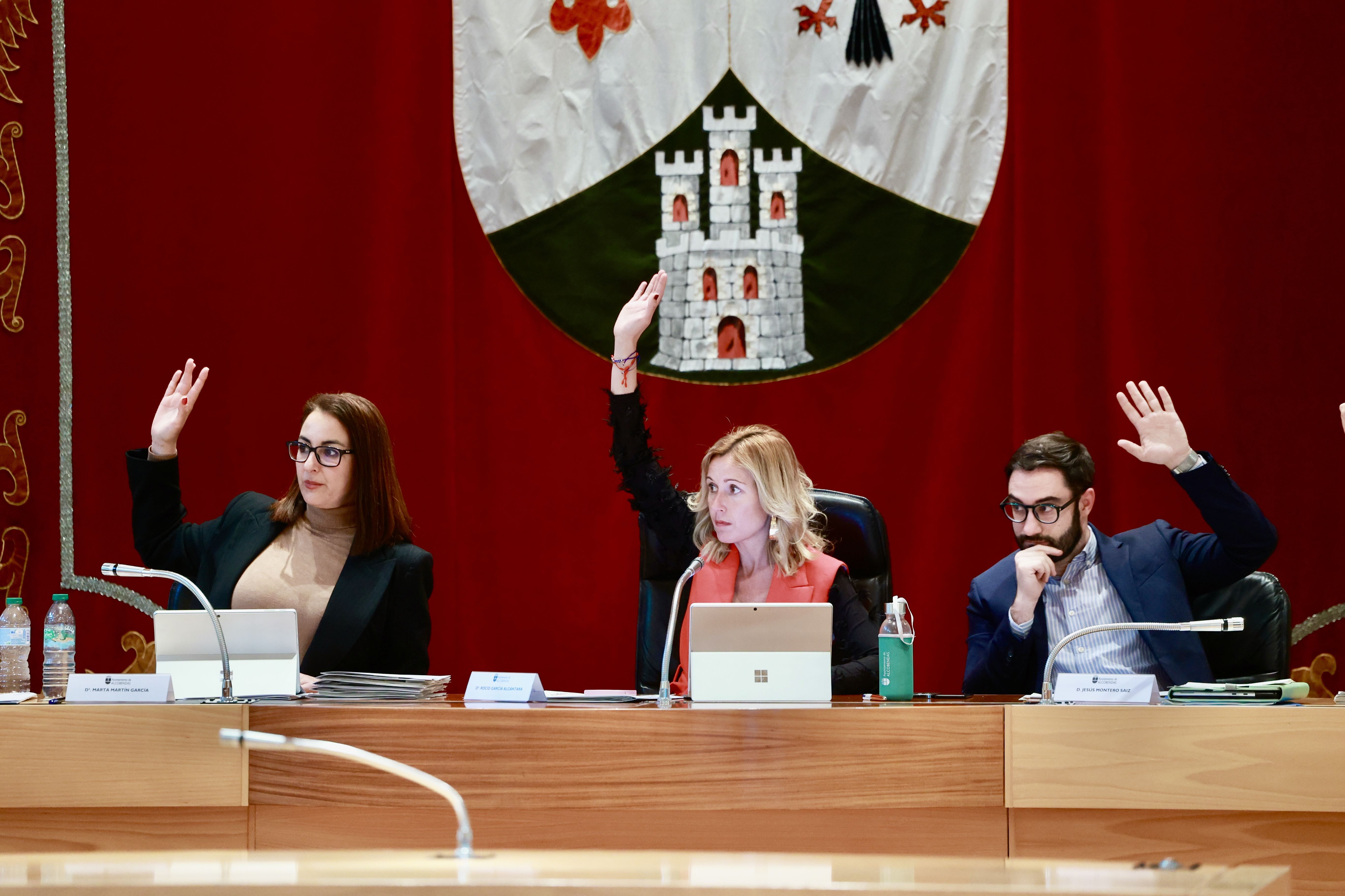 Un momento de la mesa presidencial en una votación