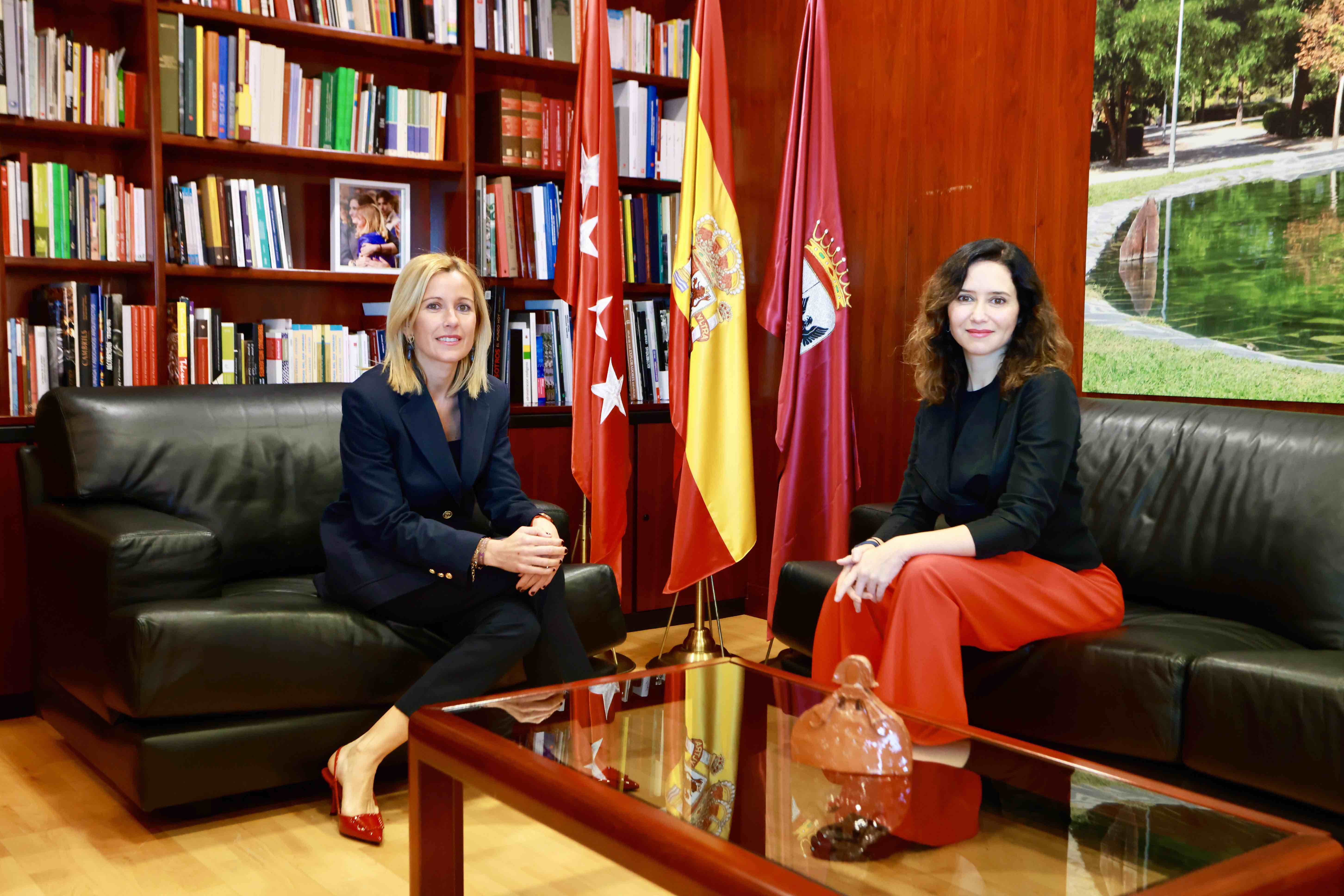 La alcaldesa y la presidenta han mantenido un encuentro previo al Consejo de Gobierno.