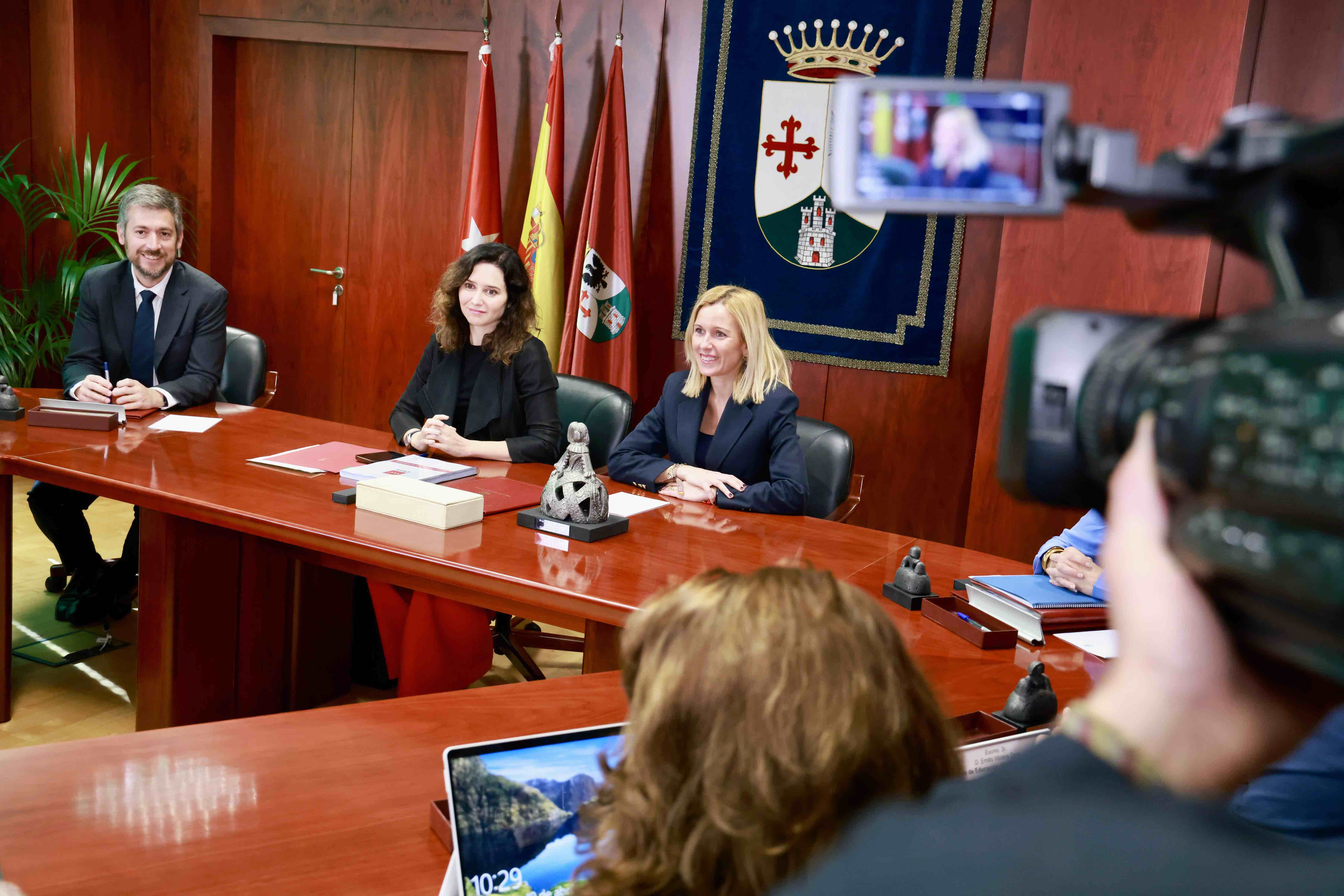 Numerosos medios han asistido a esta reunión autonómica en nuestra ciudad
