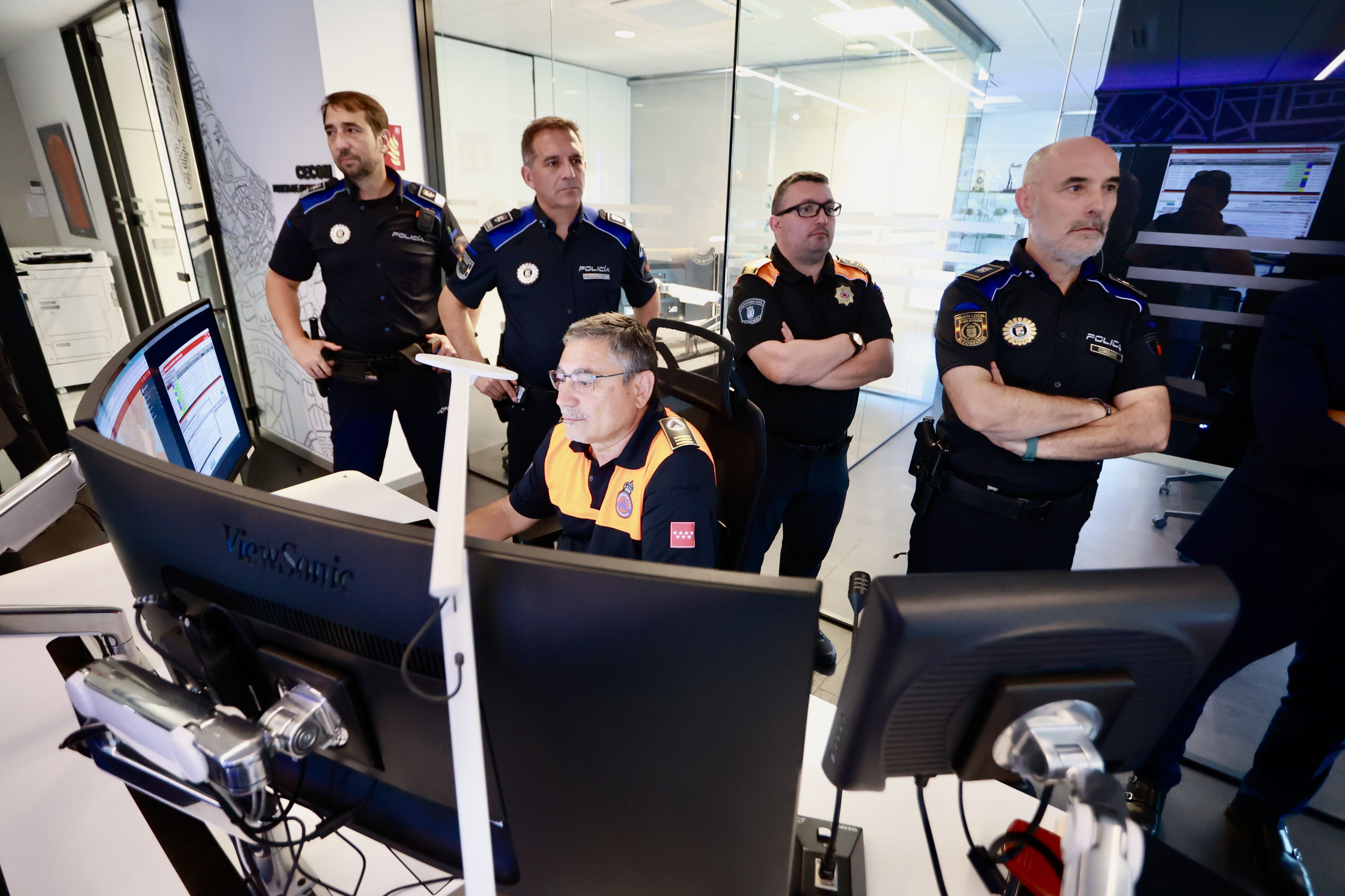 El CECOM cuenta con siete puestos operativos para otros tantos agentes