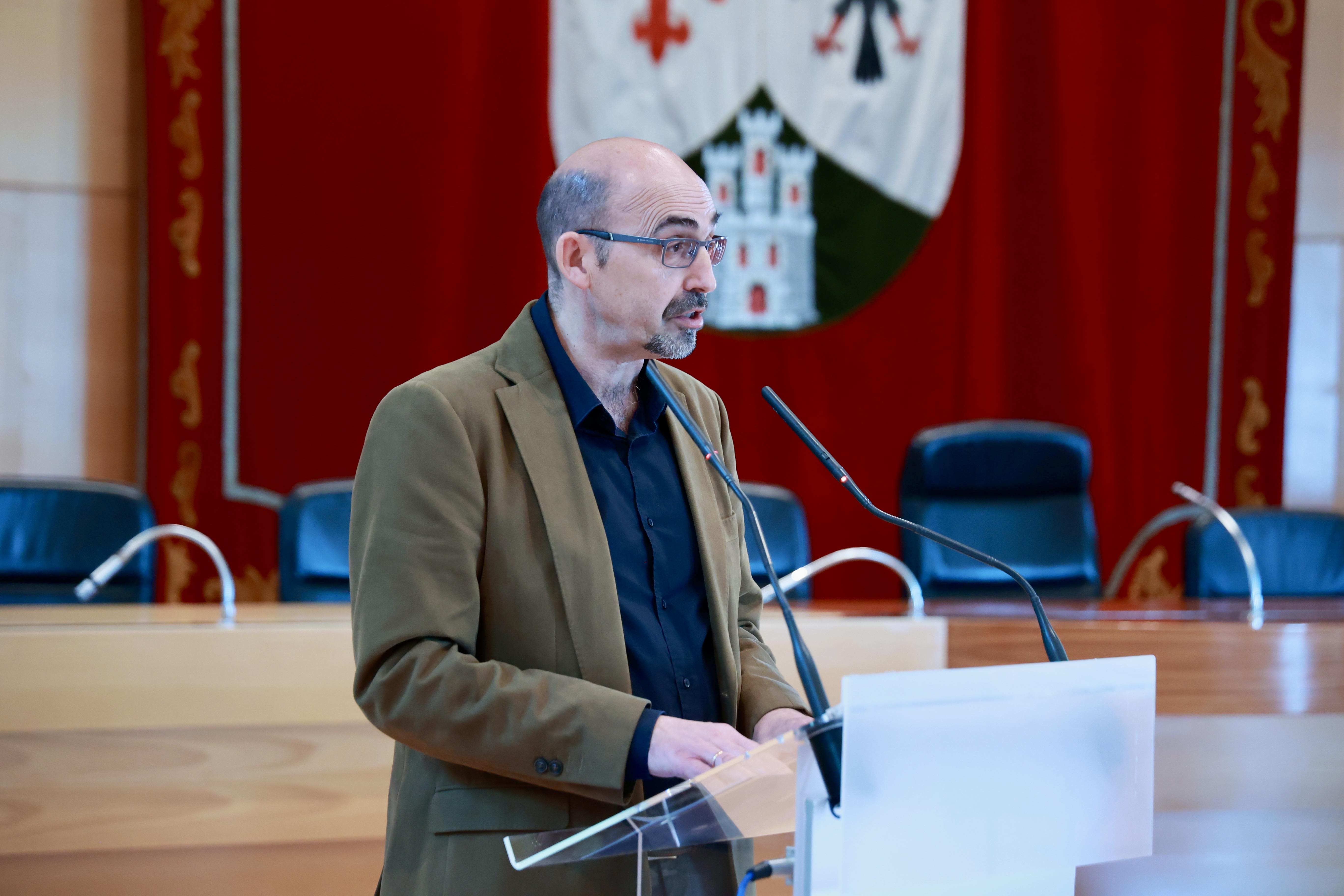 El maestro y poeta Benito Muñoz ha subrayado que la entrega del profesorado merece la pena
