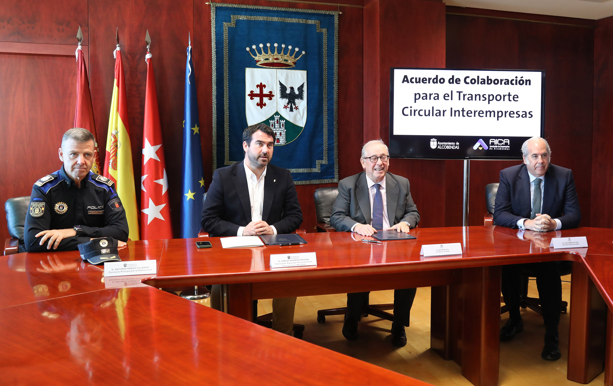 Este convenio subvenciona dos rutas que utilizan los trabajadores del municipio.
