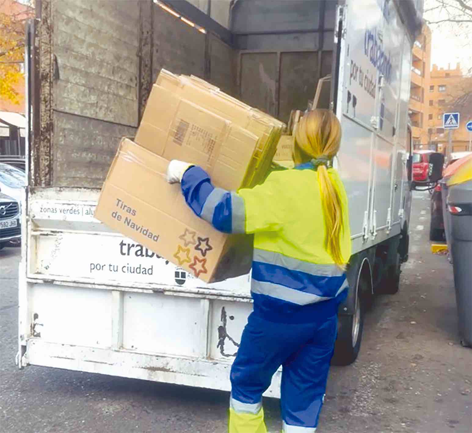 El periodo navideño supone un incremento notable de residuos como cartón y vidrio.