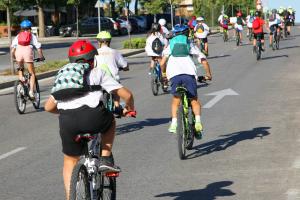 Semana de la movilidad. Niños montando en bicicleta
