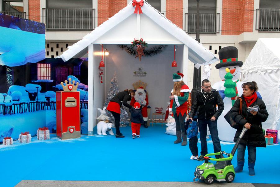 Inauguración Actividades Navideñas - Imagen de niños visitando a Papa Noel.