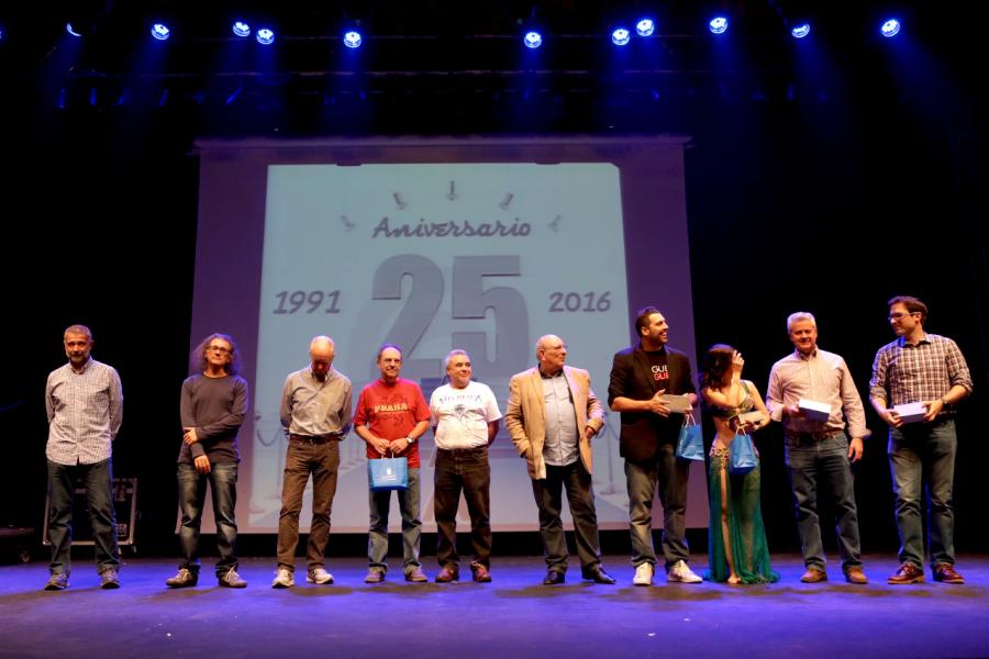Gala XXVº Aniversario Asociación ACAA - Participantes en el acto en el escenario.