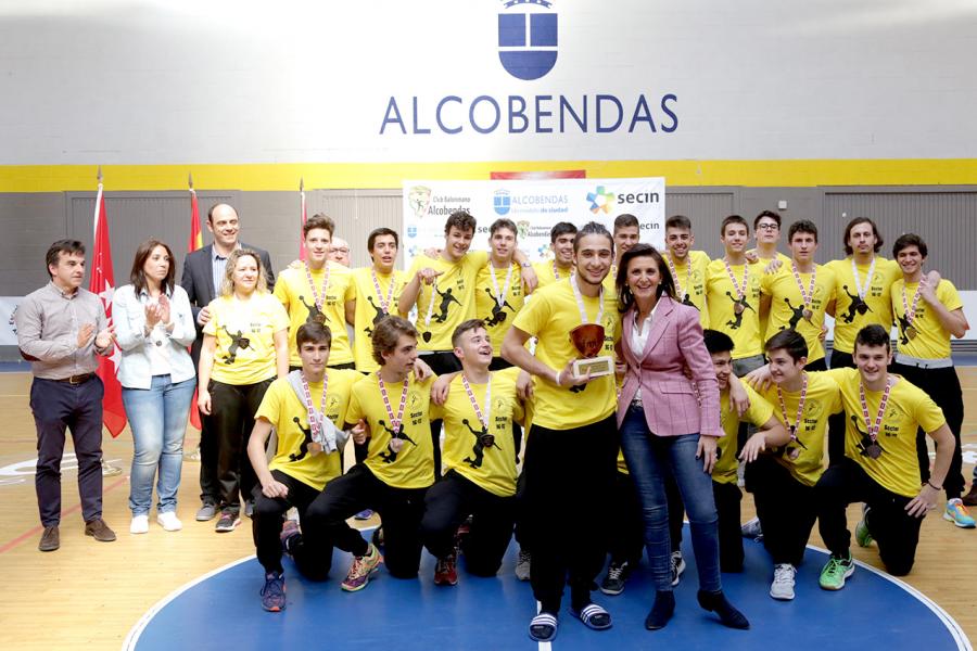 Entrega Trofeos Fase Final Categoría 1 Juvenil Masculina de Balonmano - Imagen de un momento de la entrega de trofeos.