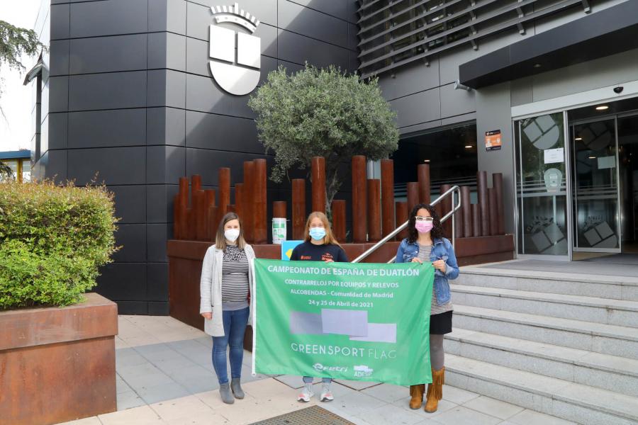 Concejal María Espín Jiménez, Cristina Martínez y Participante. Campeonato de España de Duatlón. 2021