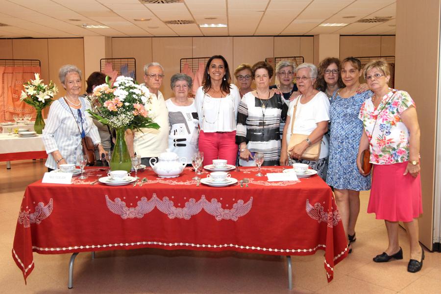 Inauguración Exposición de Bordados de la Casa de Extremadura - Grupal de todas las artesanas. 