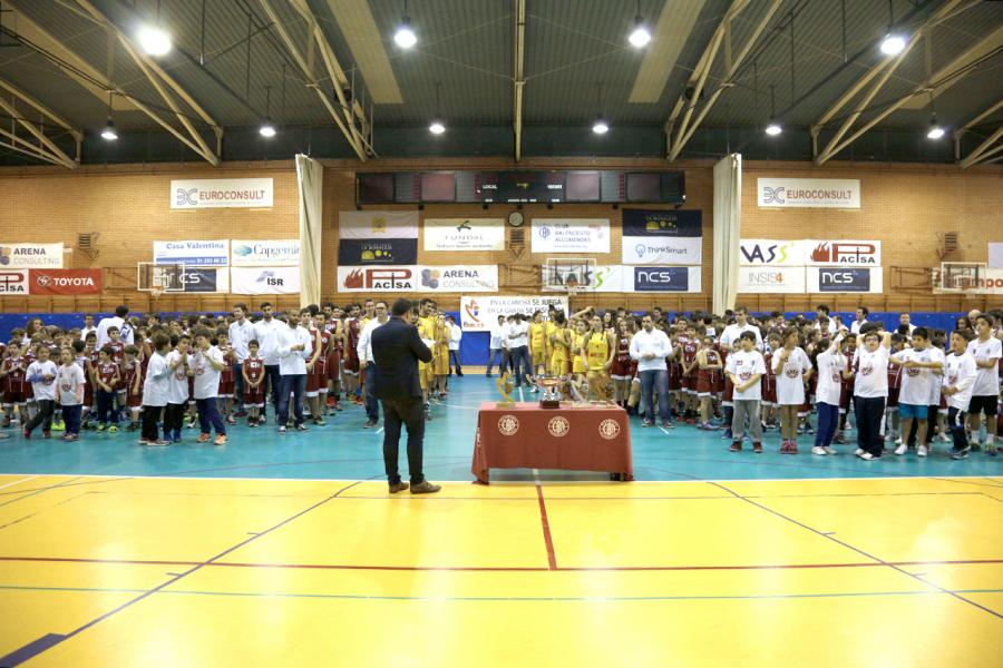 Todos los equipos en la pista