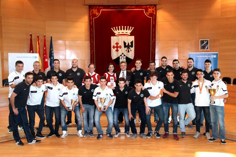 Recepción Club Patín Alcobendas en el Salón de Actos  El equipo y las autoridades.